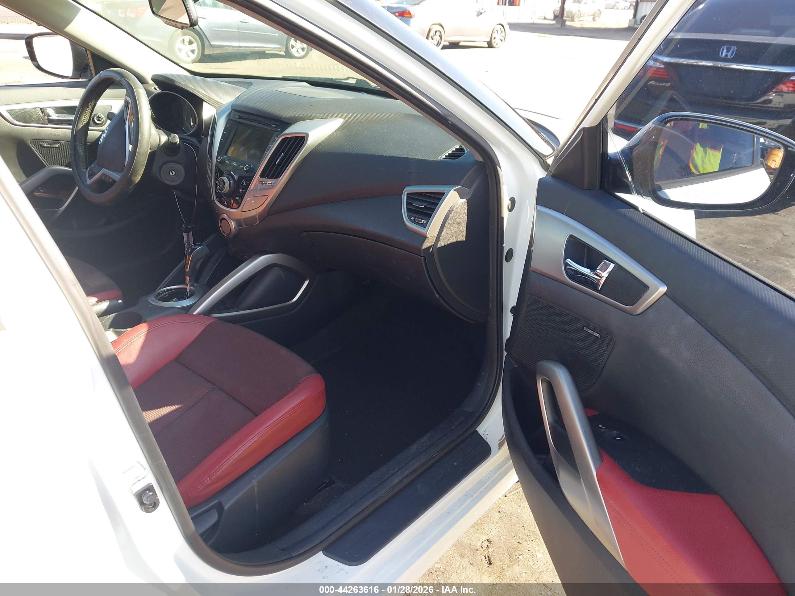 HYUNDAI VELOSTER image 5