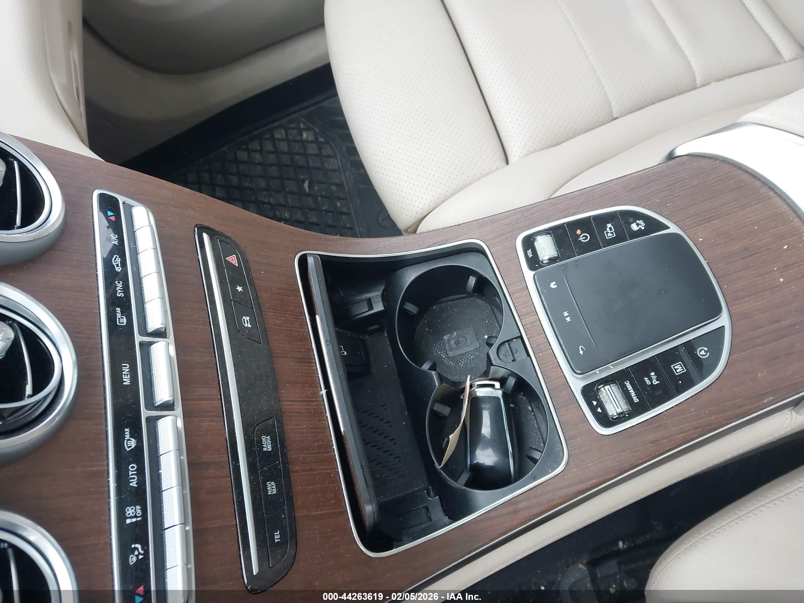 MERCEDES-BENZ GLC image 11
