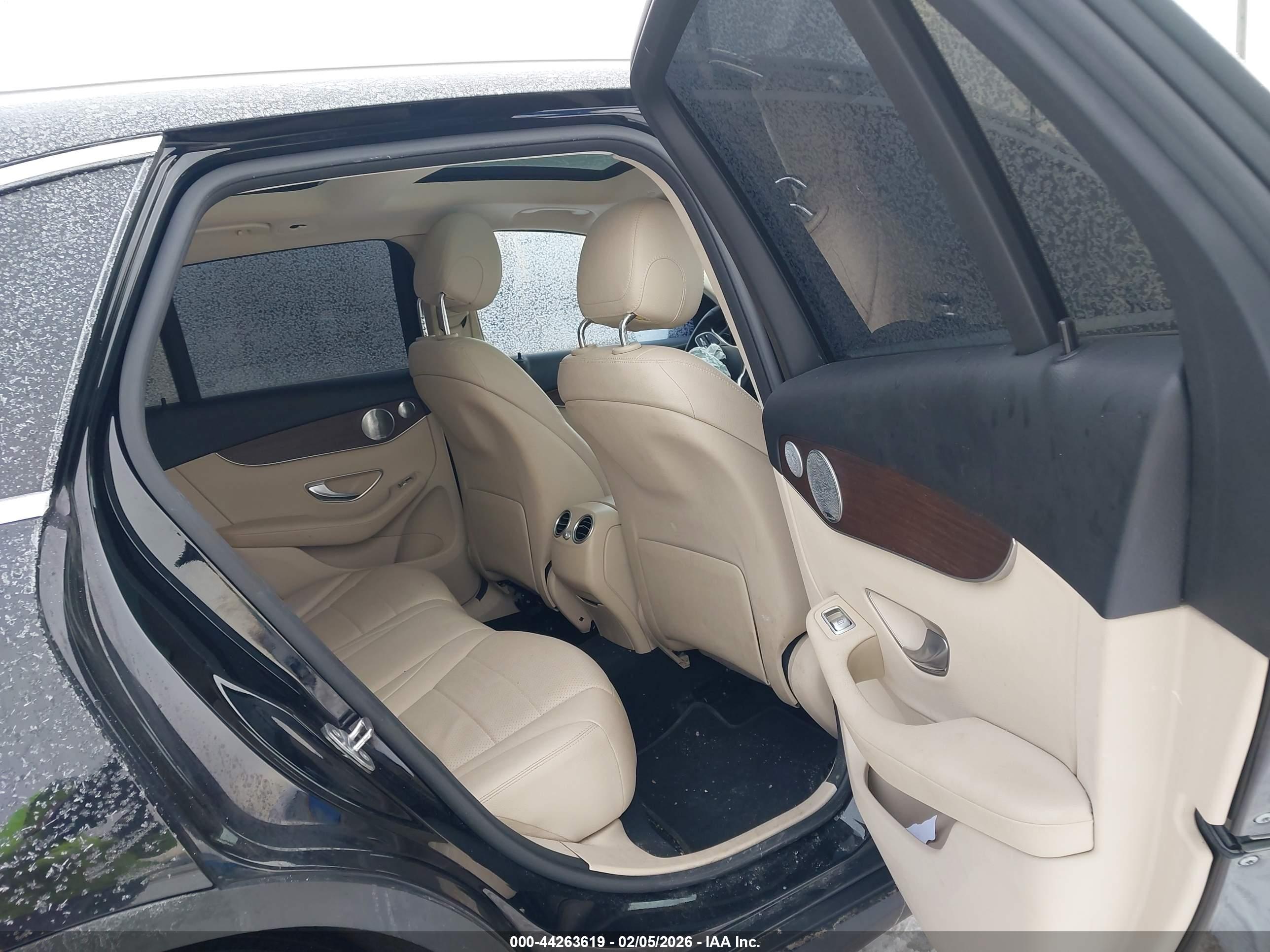 MERCEDES-BENZ GLC image 8
