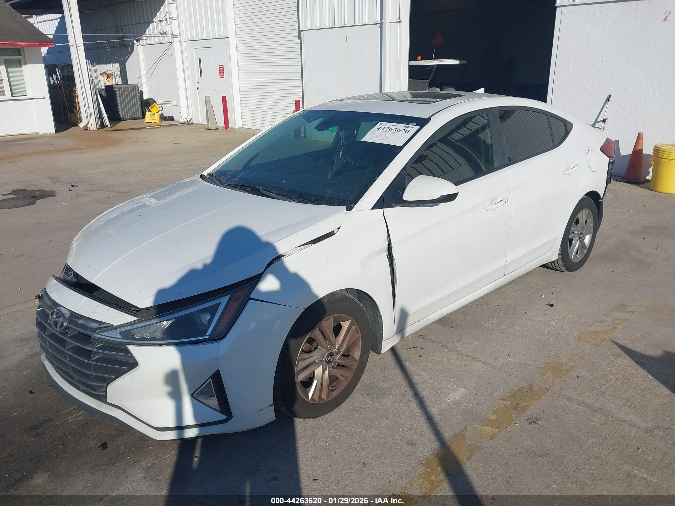 HYUNDAI ELANTRA image 2