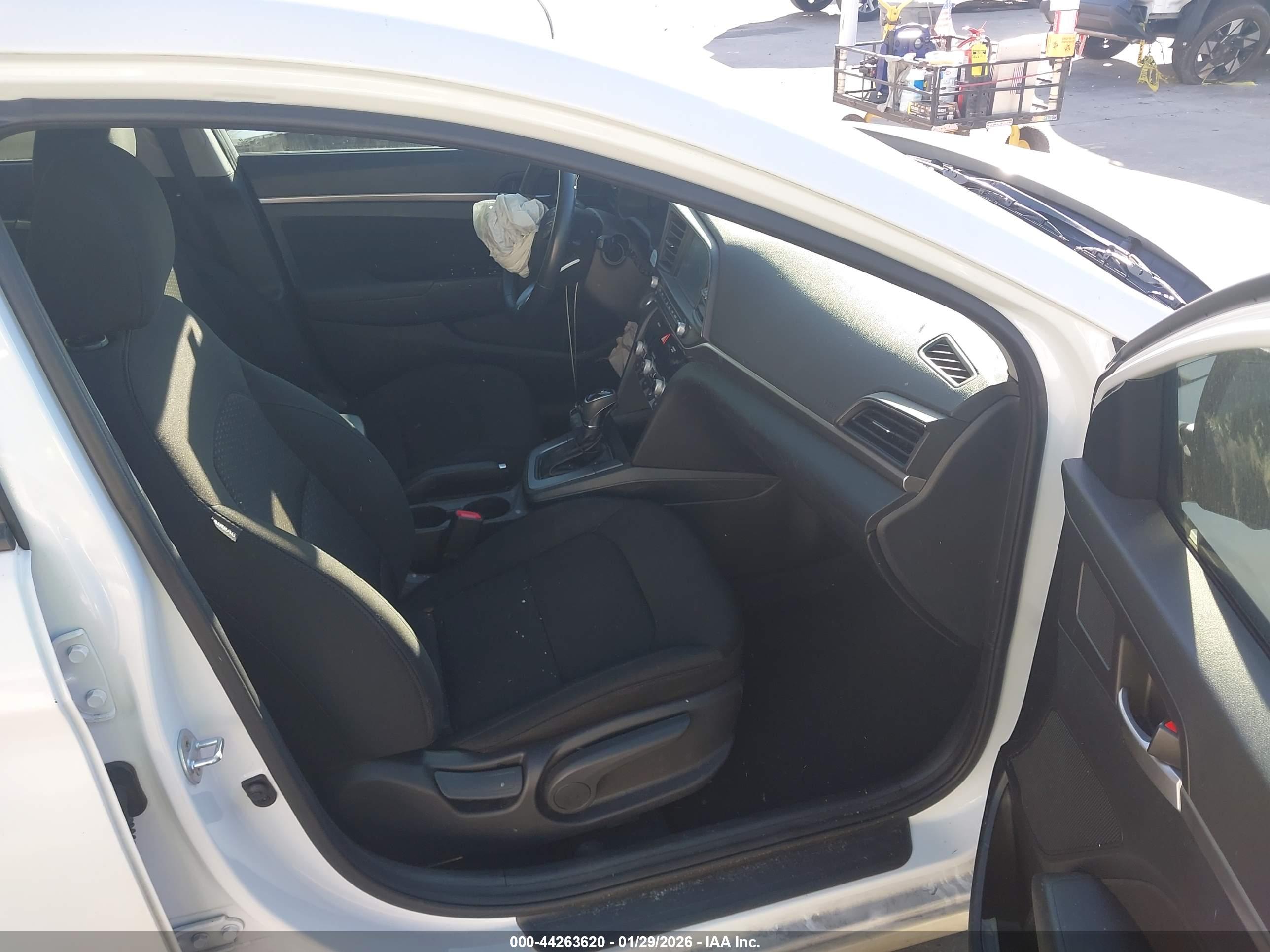 HYUNDAI ELANTRA image 5