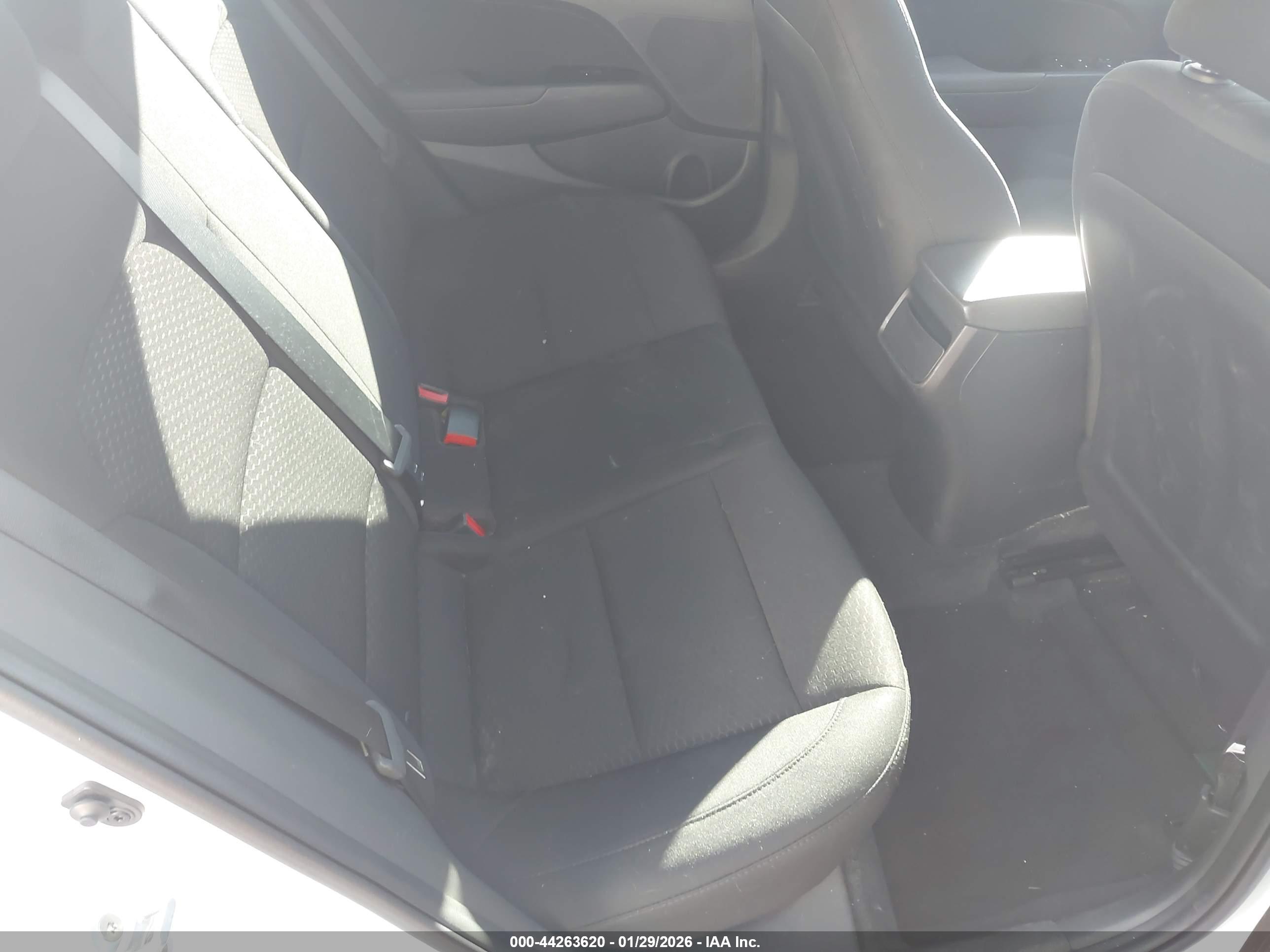 HYUNDAI ELANTRA image 8