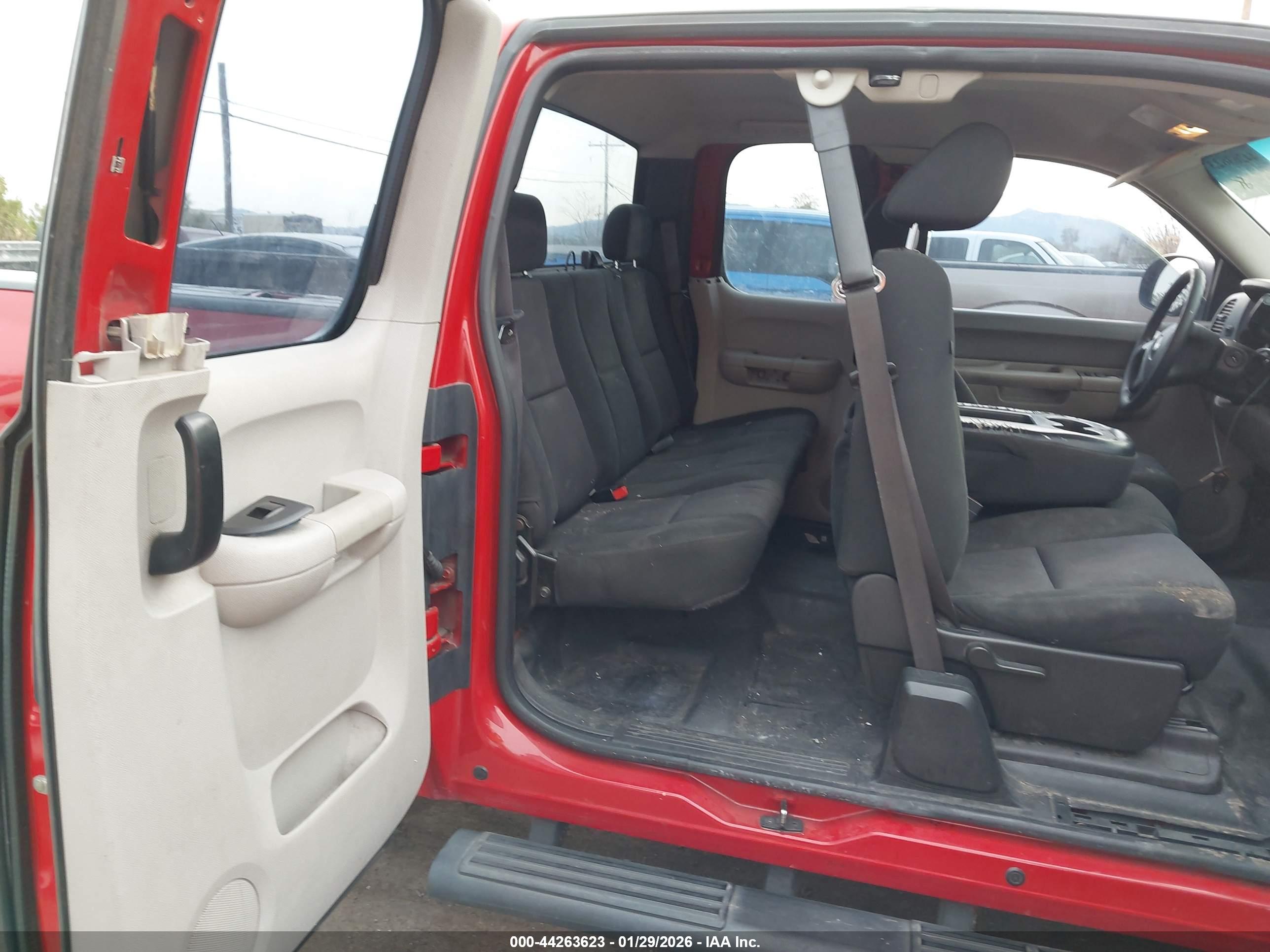CHEVROLET SILVERADO image 8