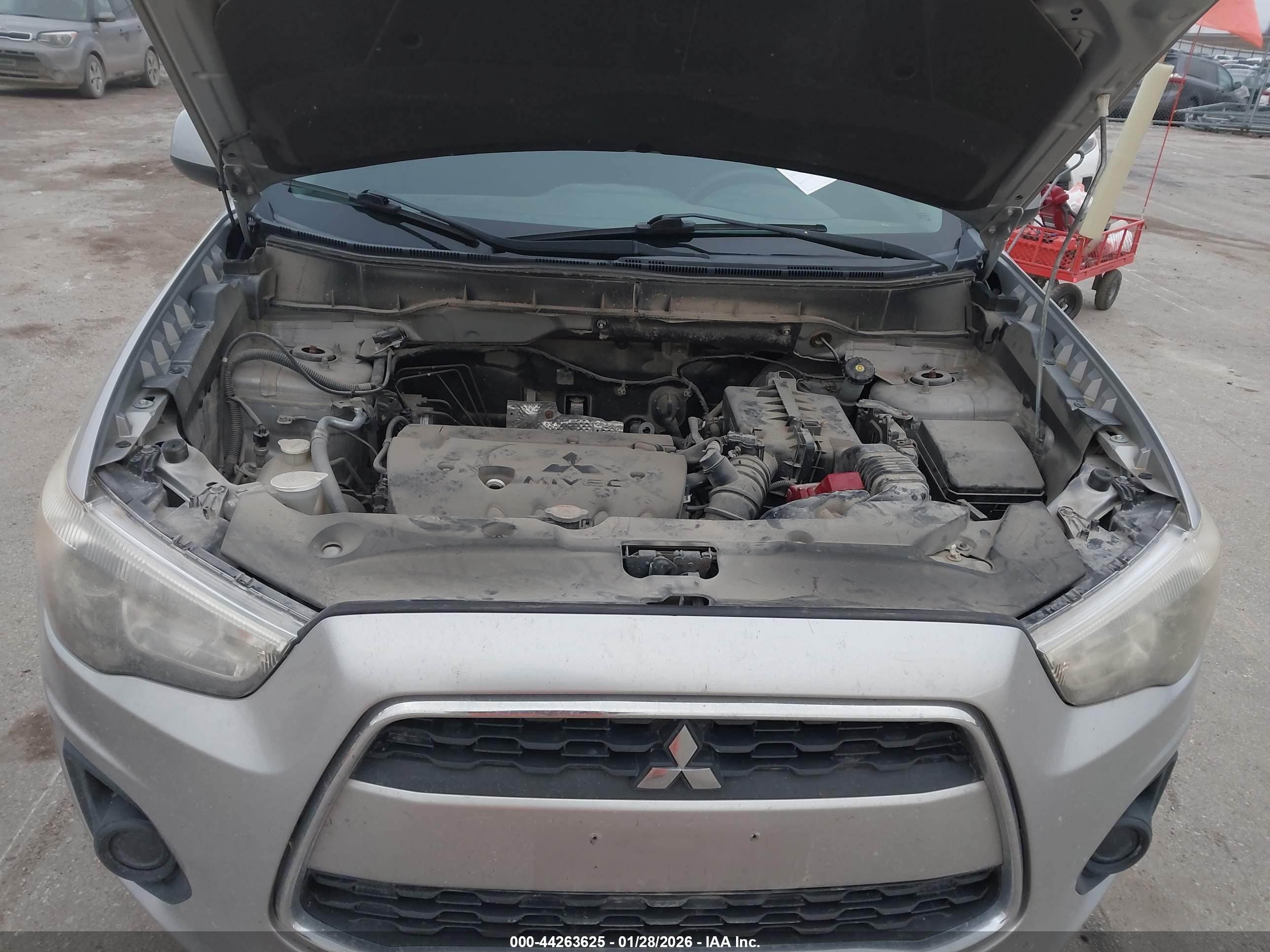 MITSUBISHI OUTLANDER image 10