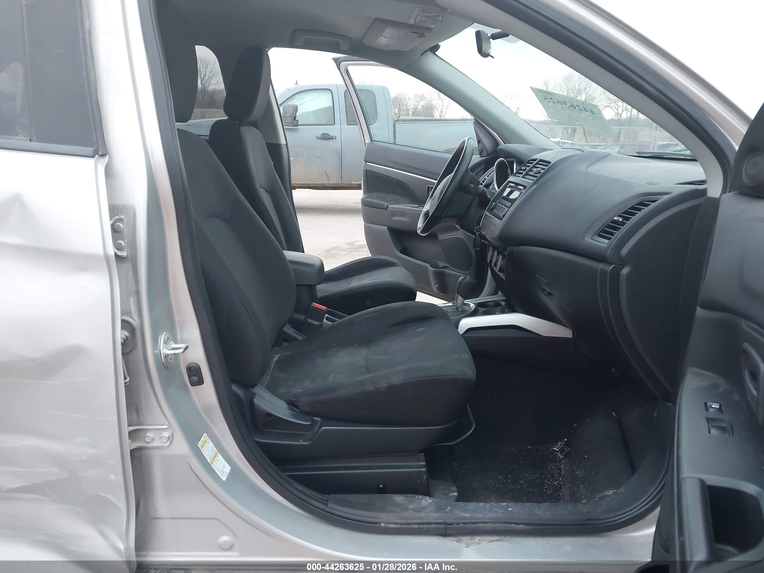 MITSUBISHI OUTLANDER image 5