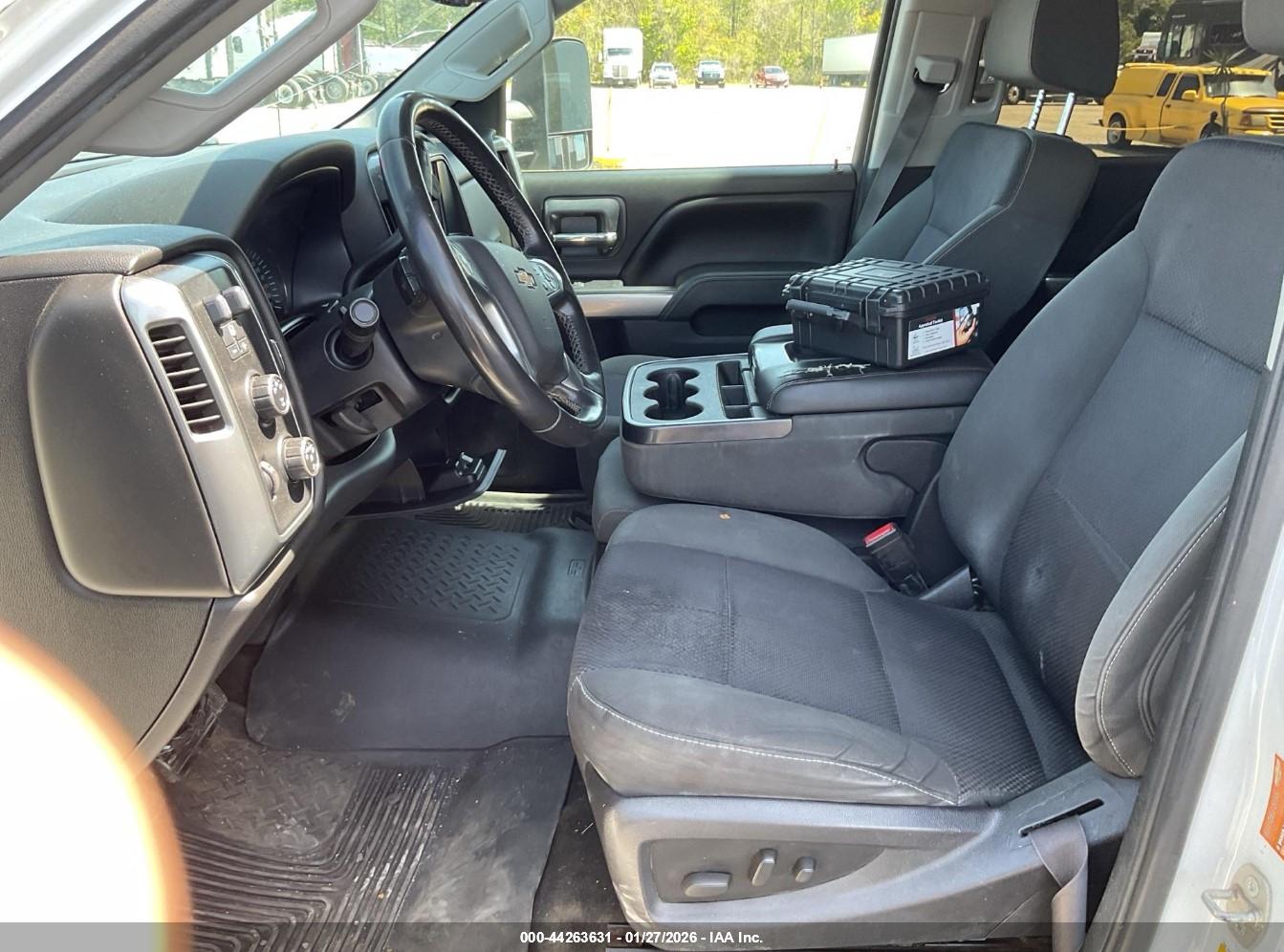 CHEVROLET SILVERADO image 3