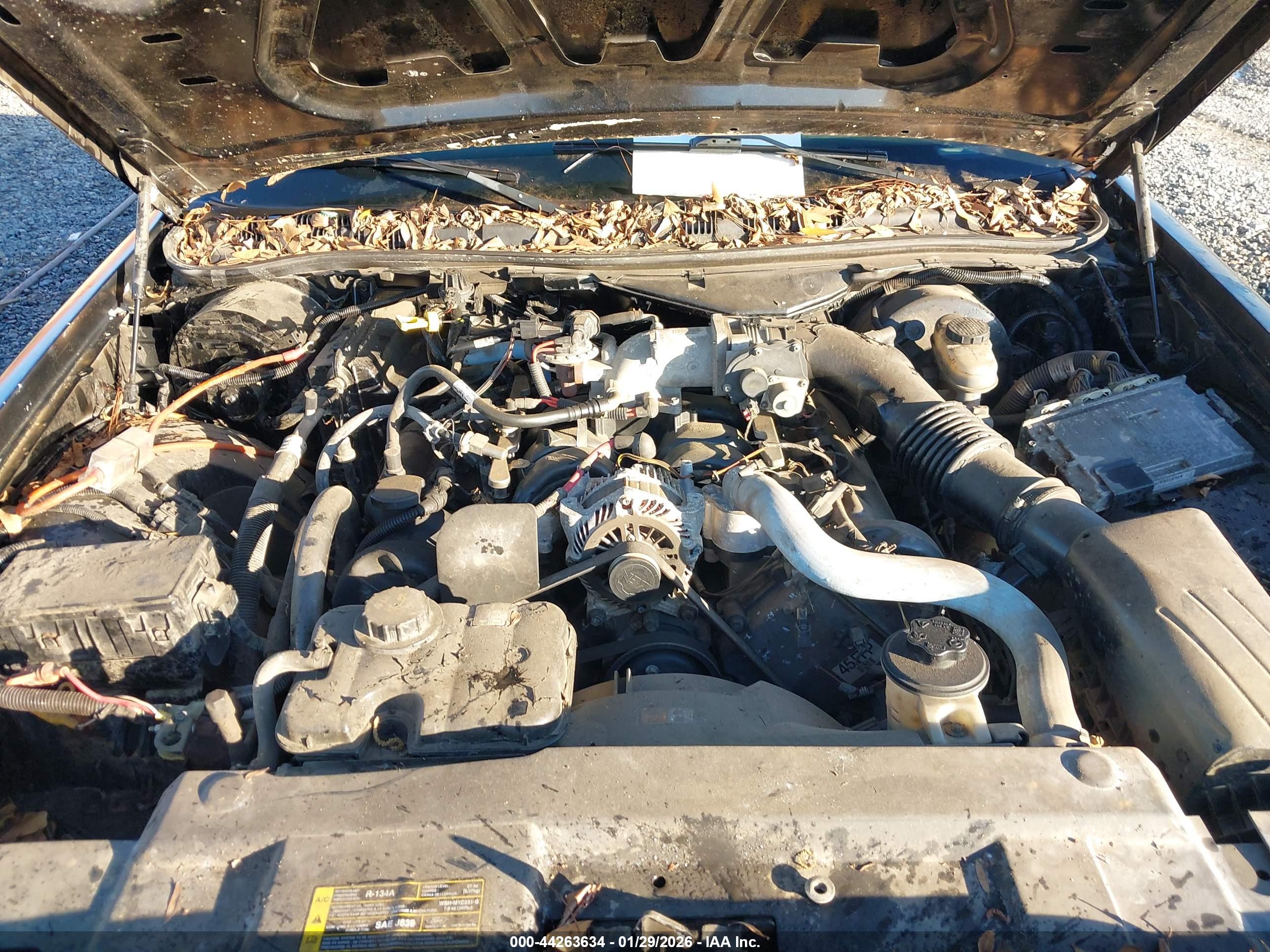 FORD CROWN image 10