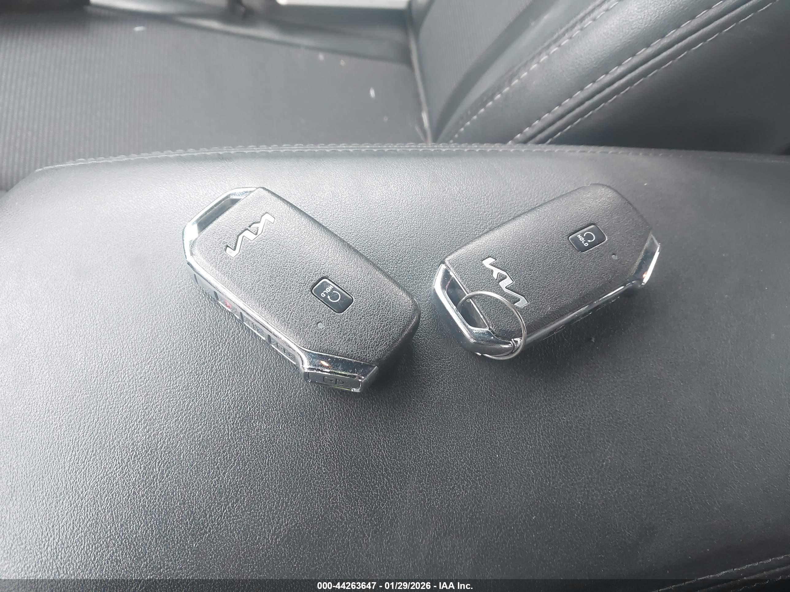 KIA K5 image 11