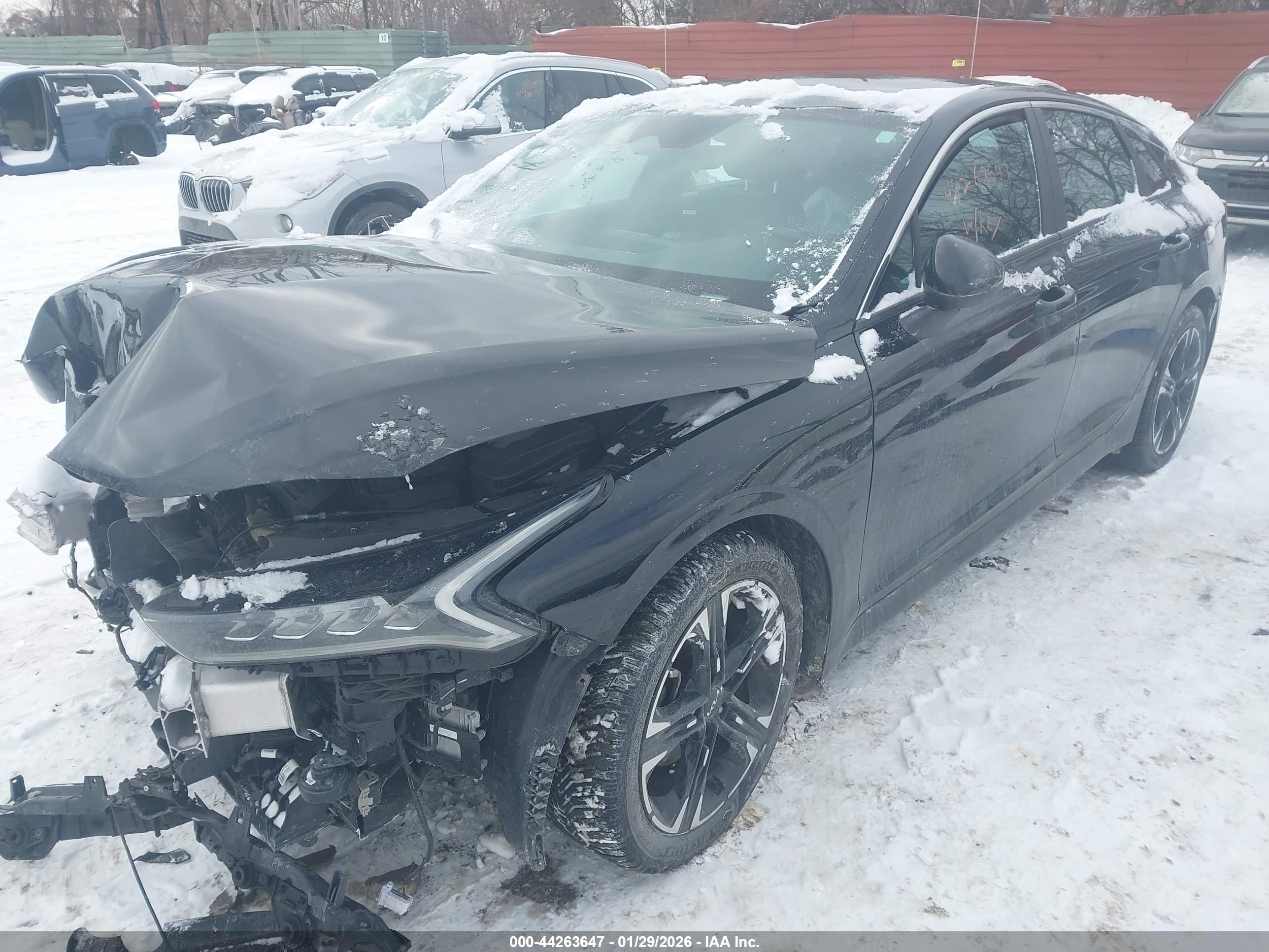 KIA K5 image 2
