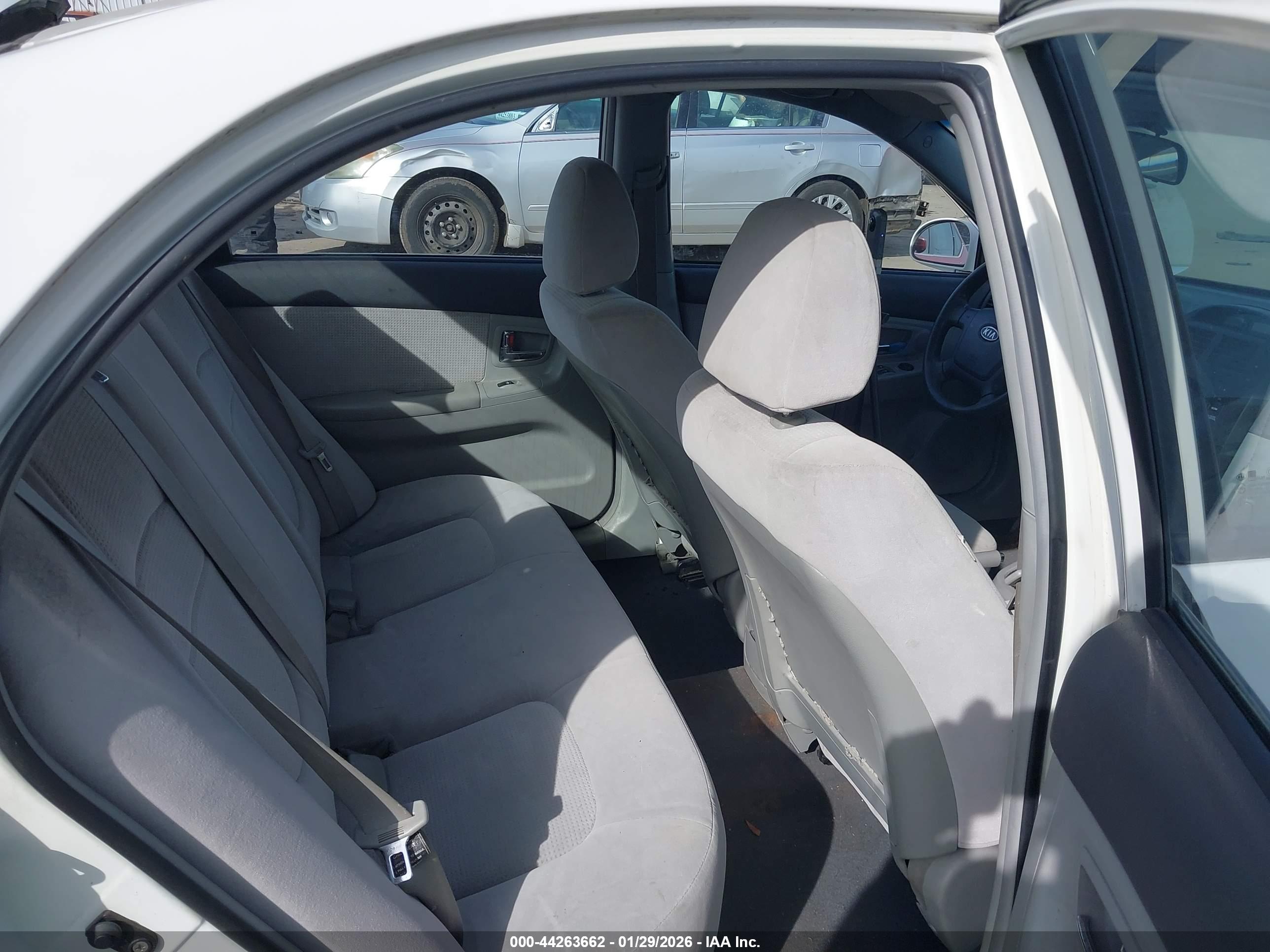 KIA SPECTRA image 8