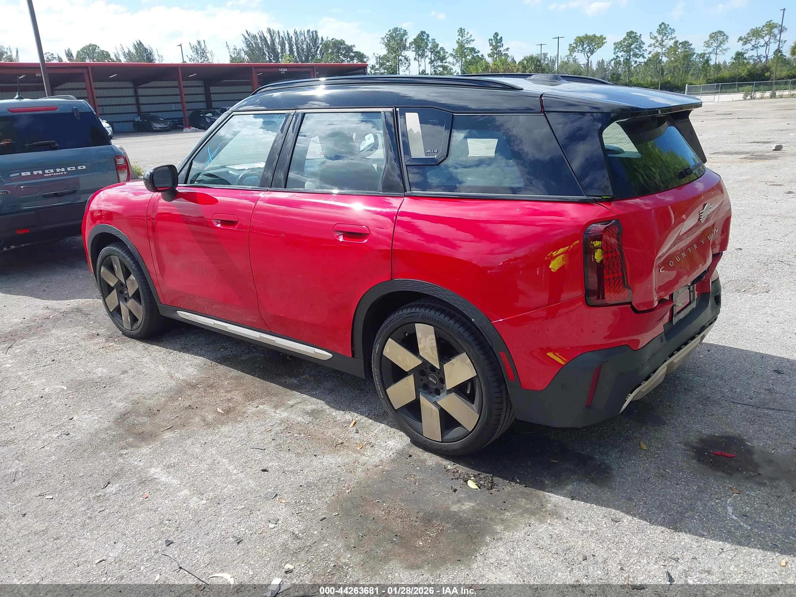 MINI COUNTRYMAN image 3