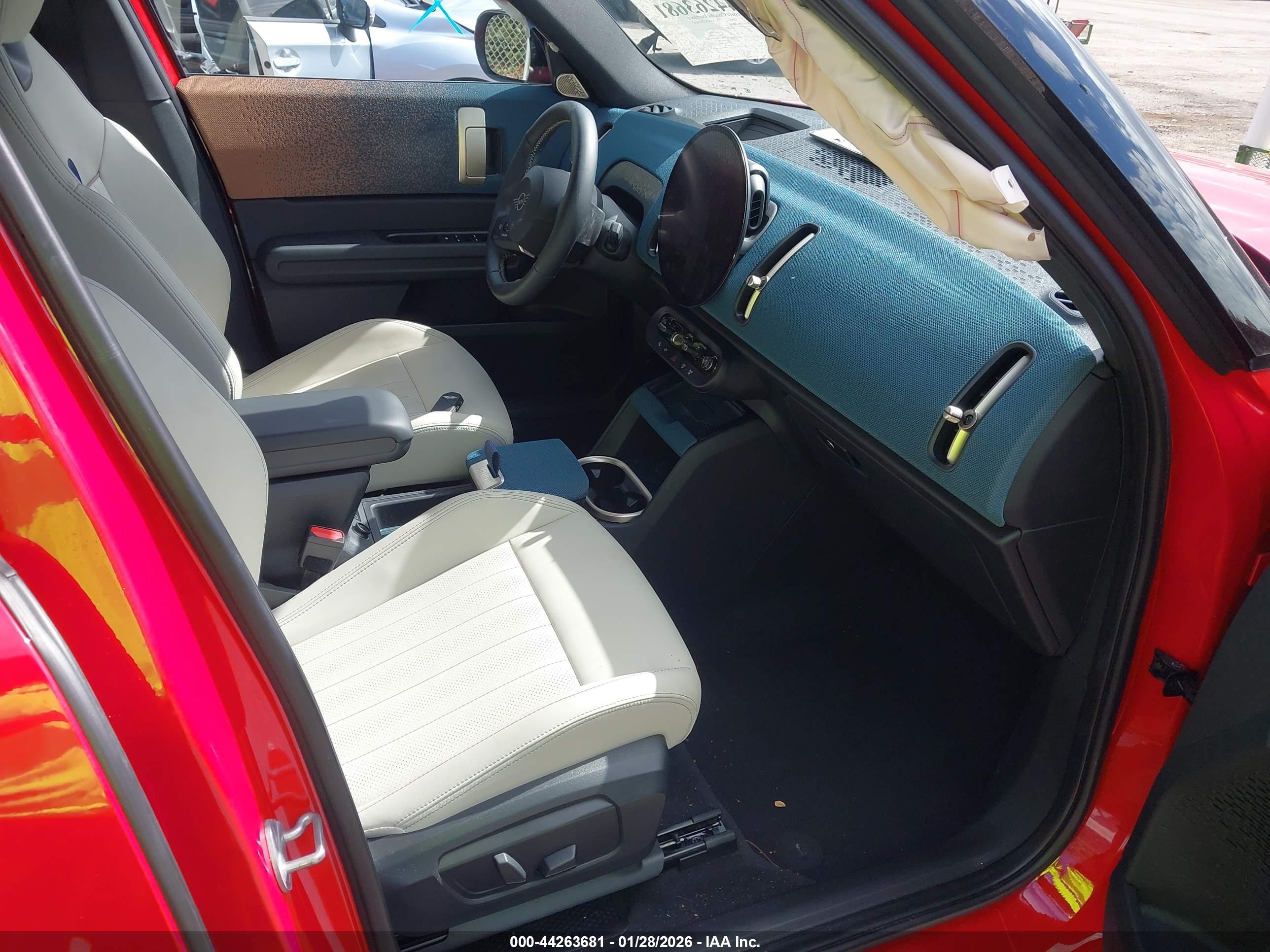 MINI COUNTRYMAN image 5