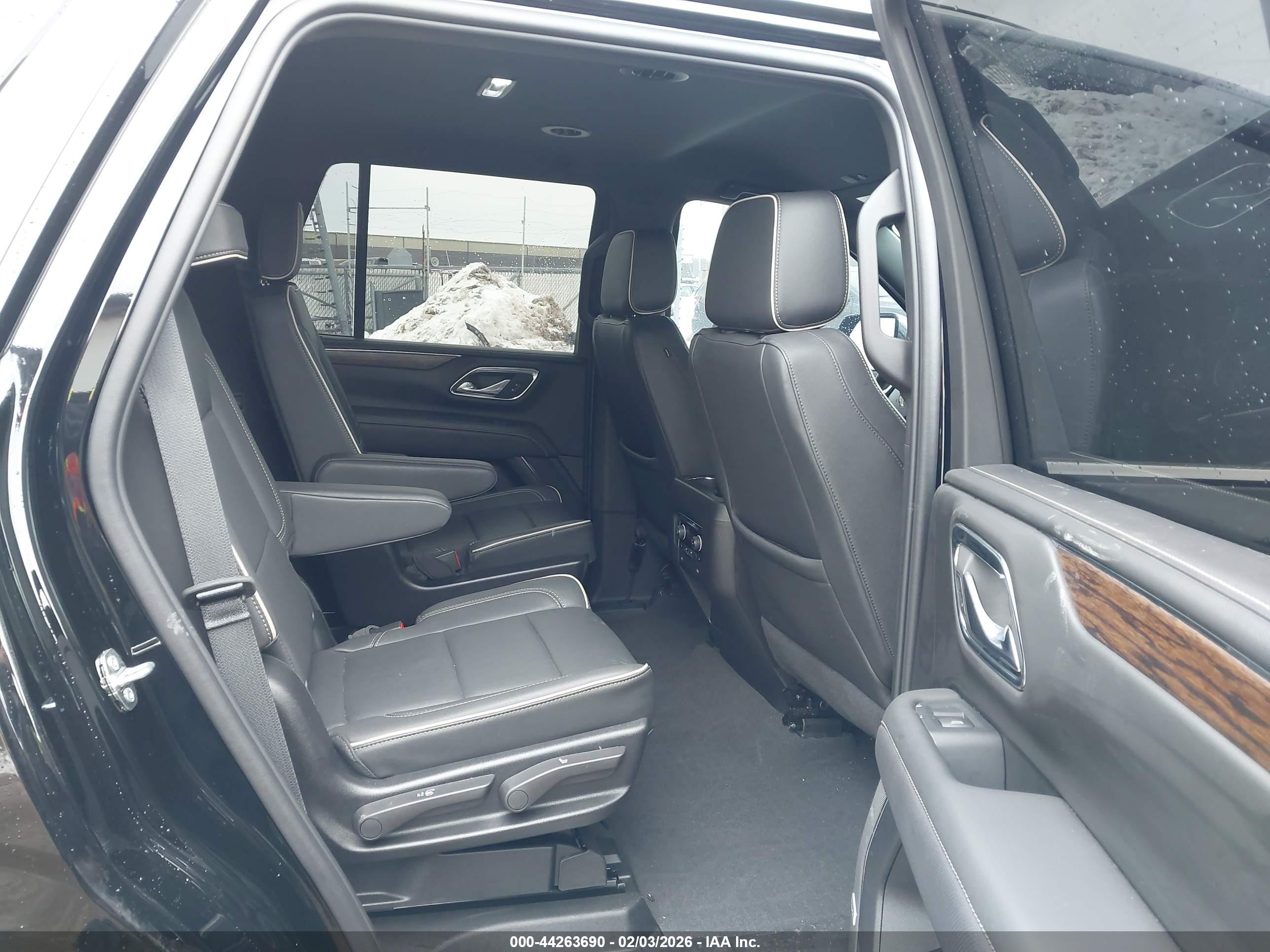 CHEVROLET TAHOE image 8