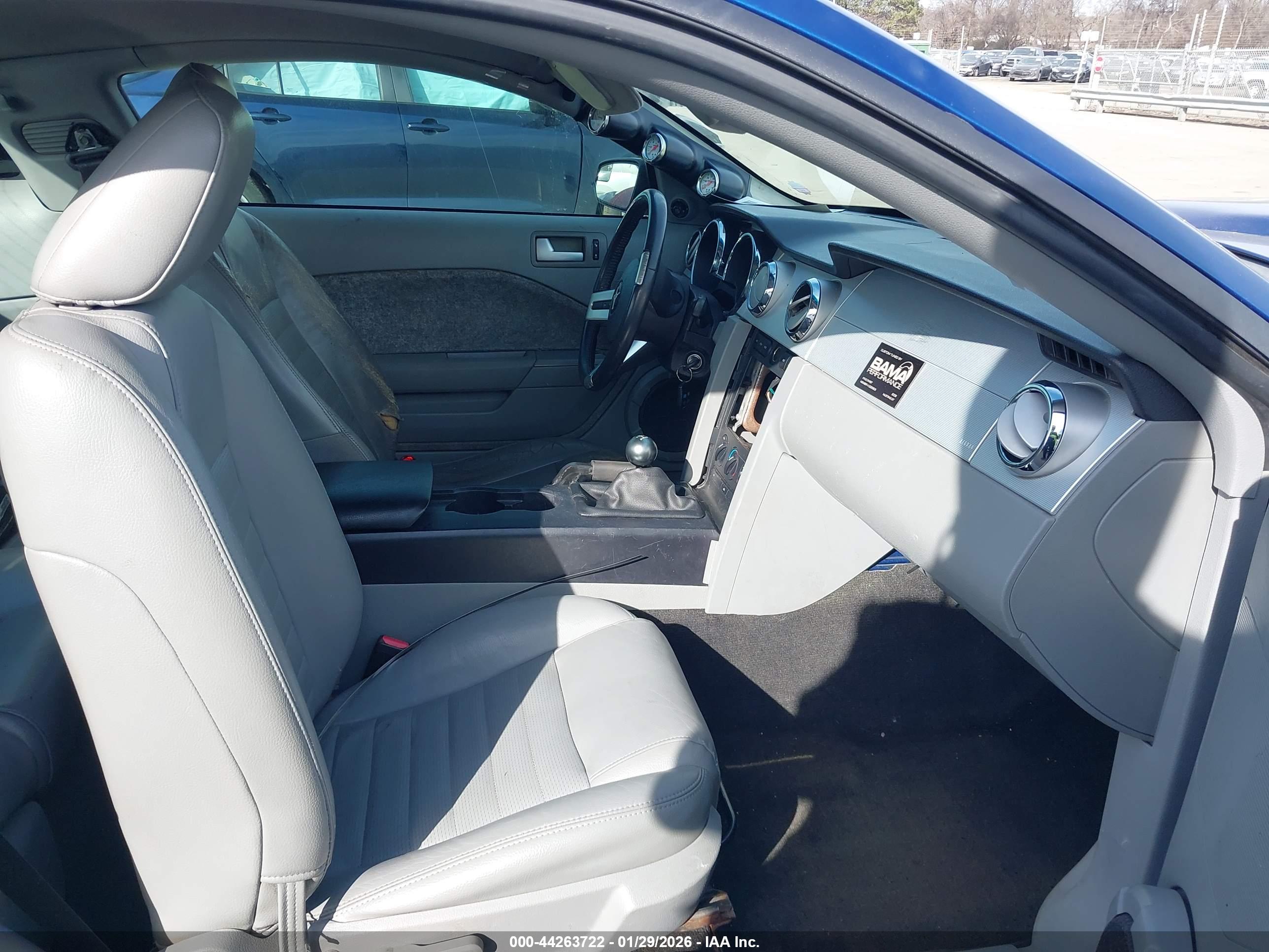 FORD MUSTANG image 5