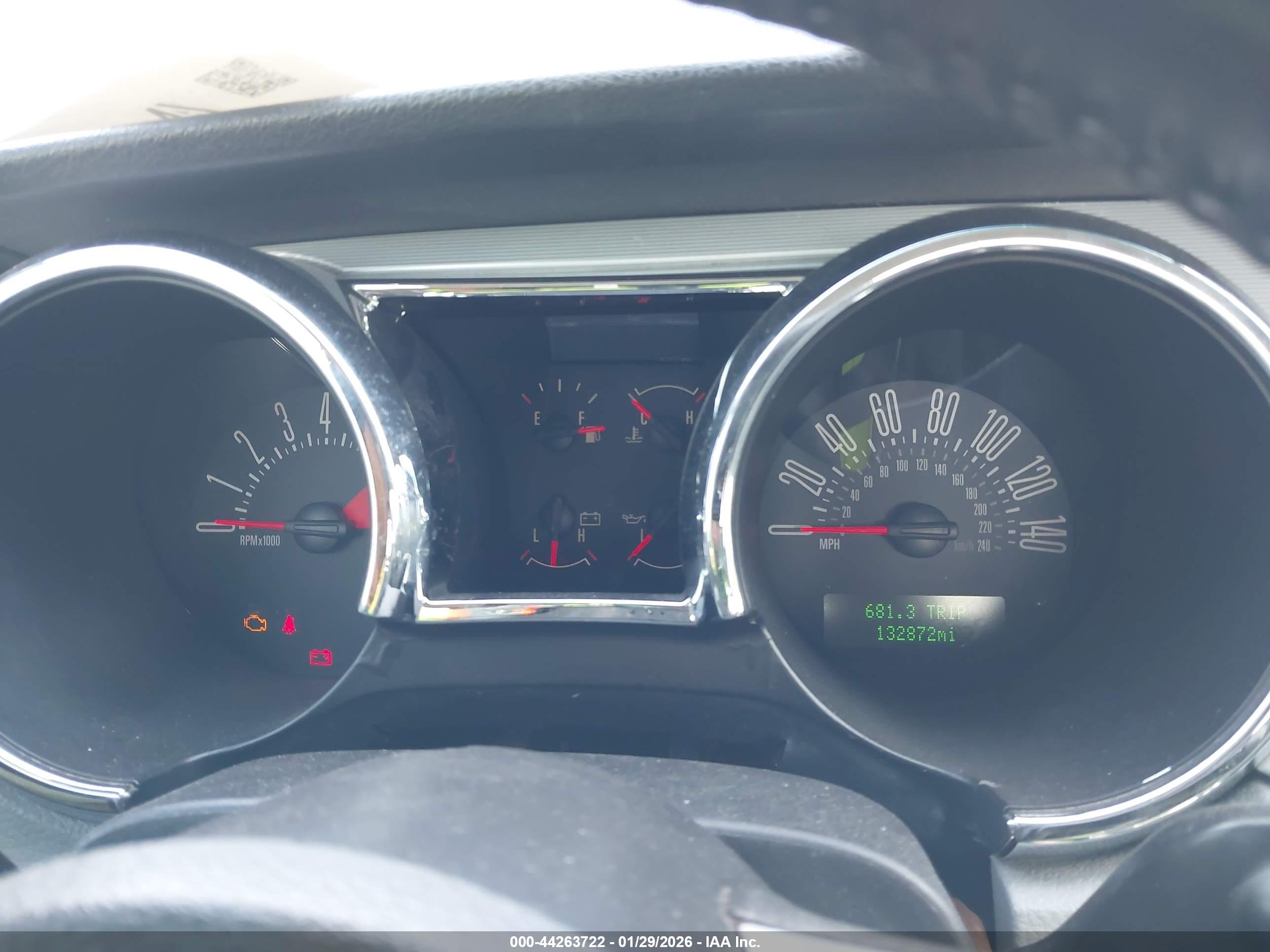 FORD MUSTANG image 7