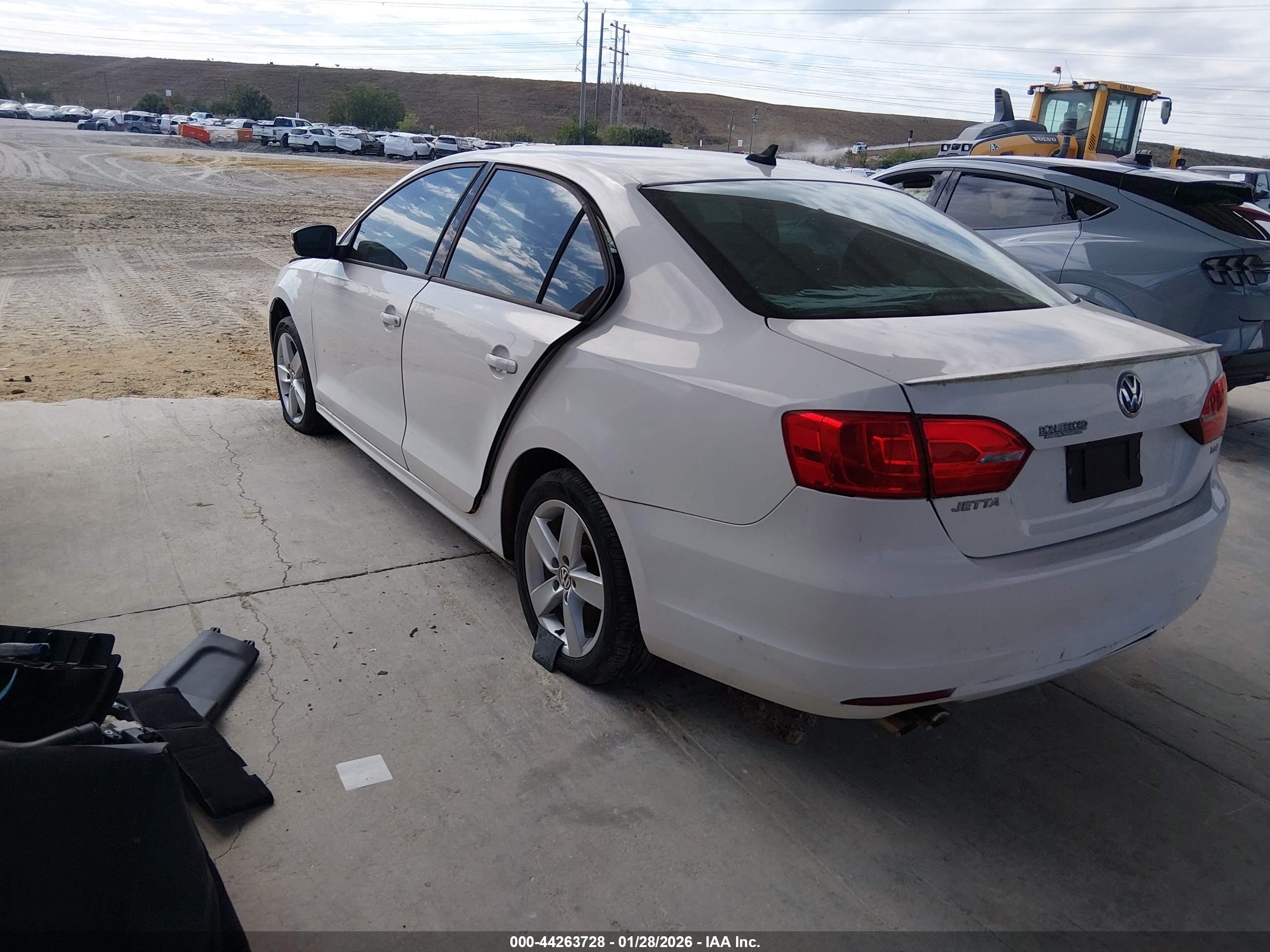VOLKSWAGEN JETTA image 3