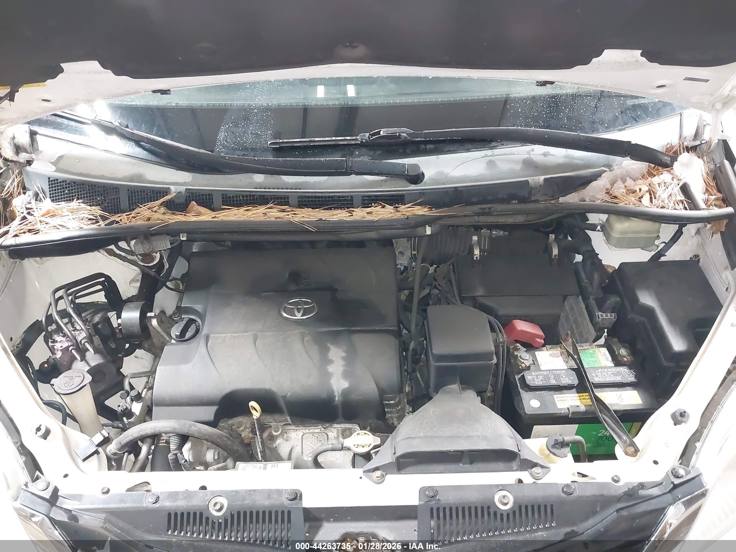 TOYOTA SIENNA image 10