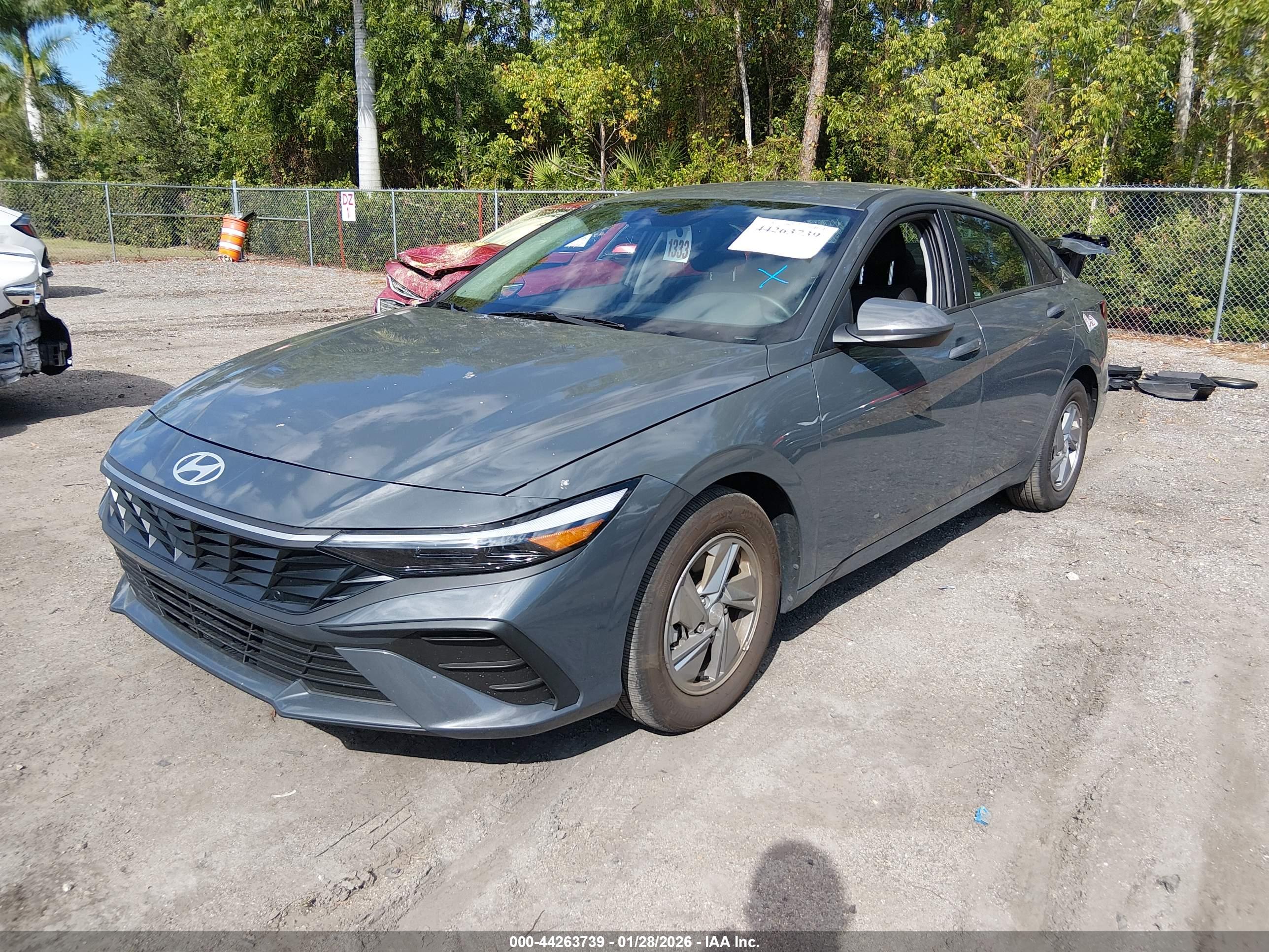 HYUNDAI ELANTRA image 2
