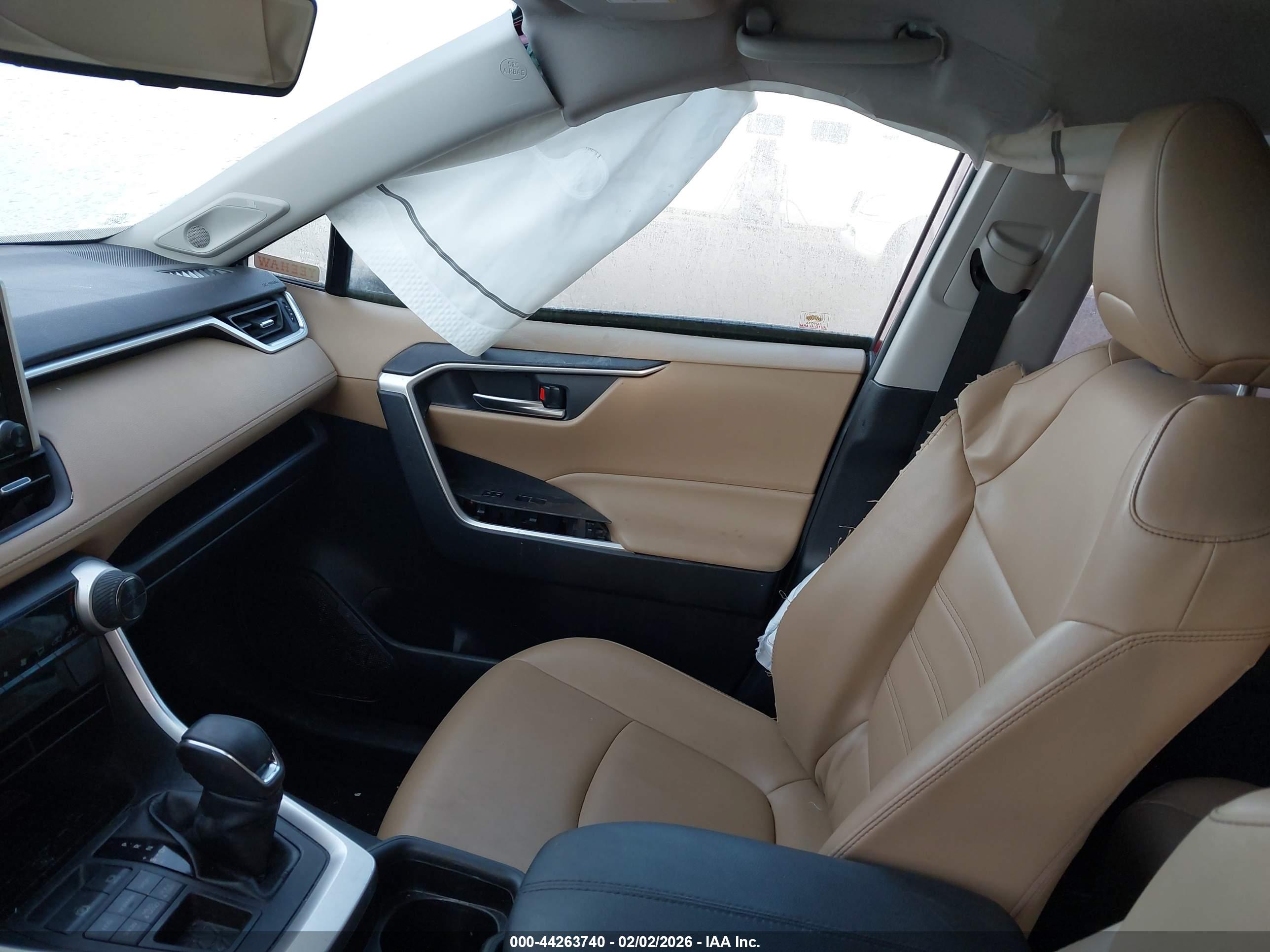 TOYOTA RAV4 image 5