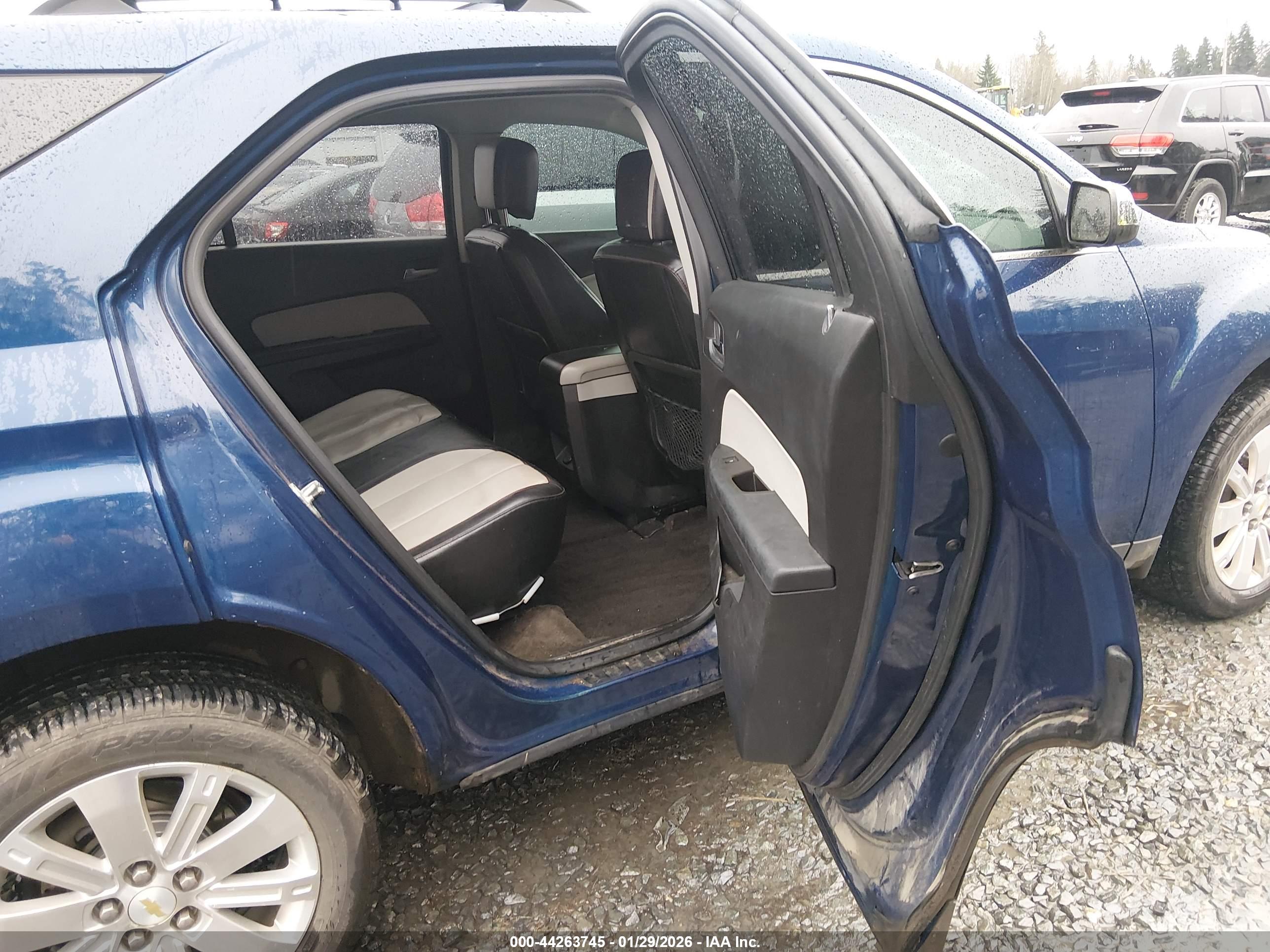 CHEVROLET EQUINOX image 8