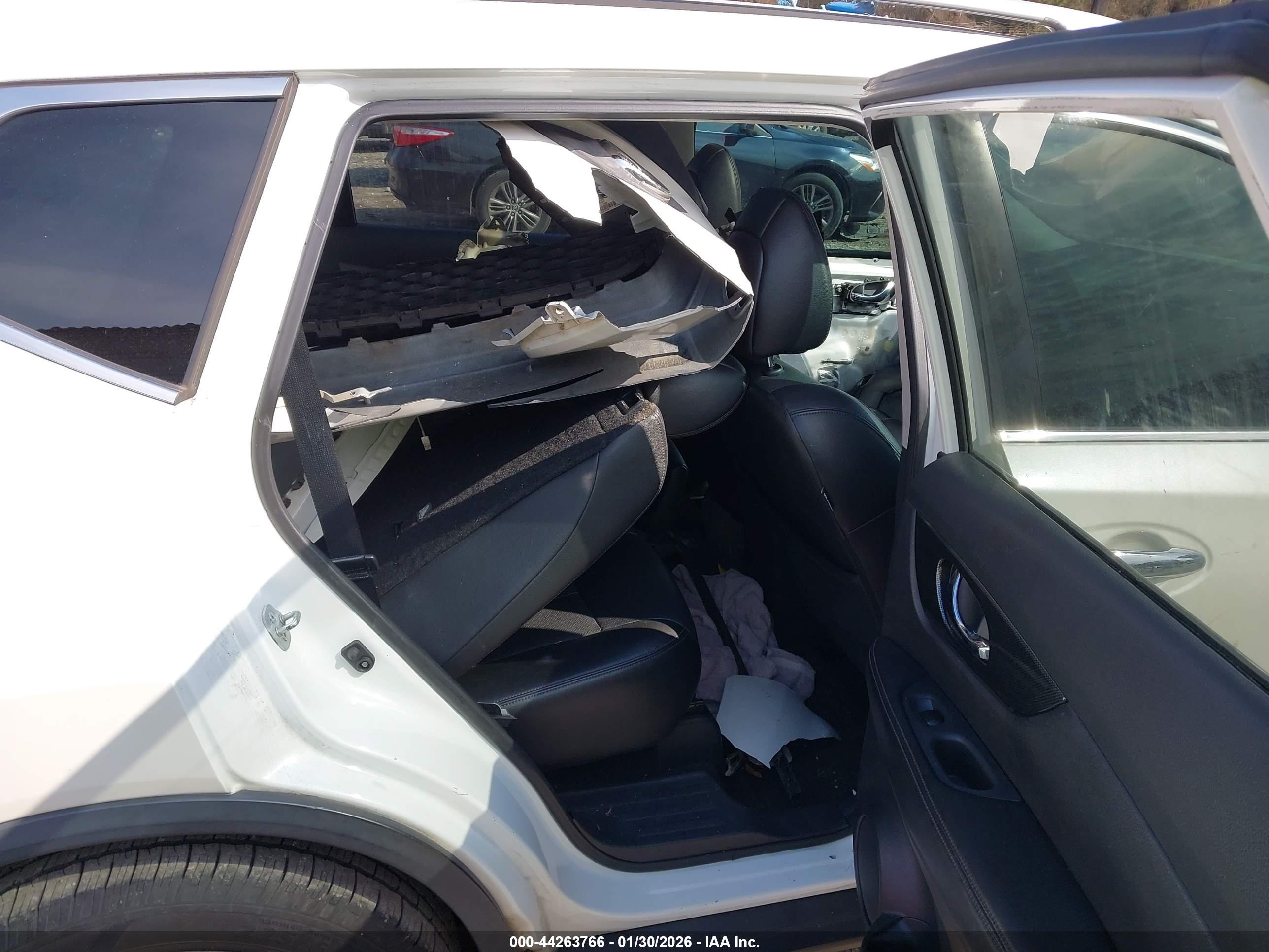 NISSAN ROGUE image 8