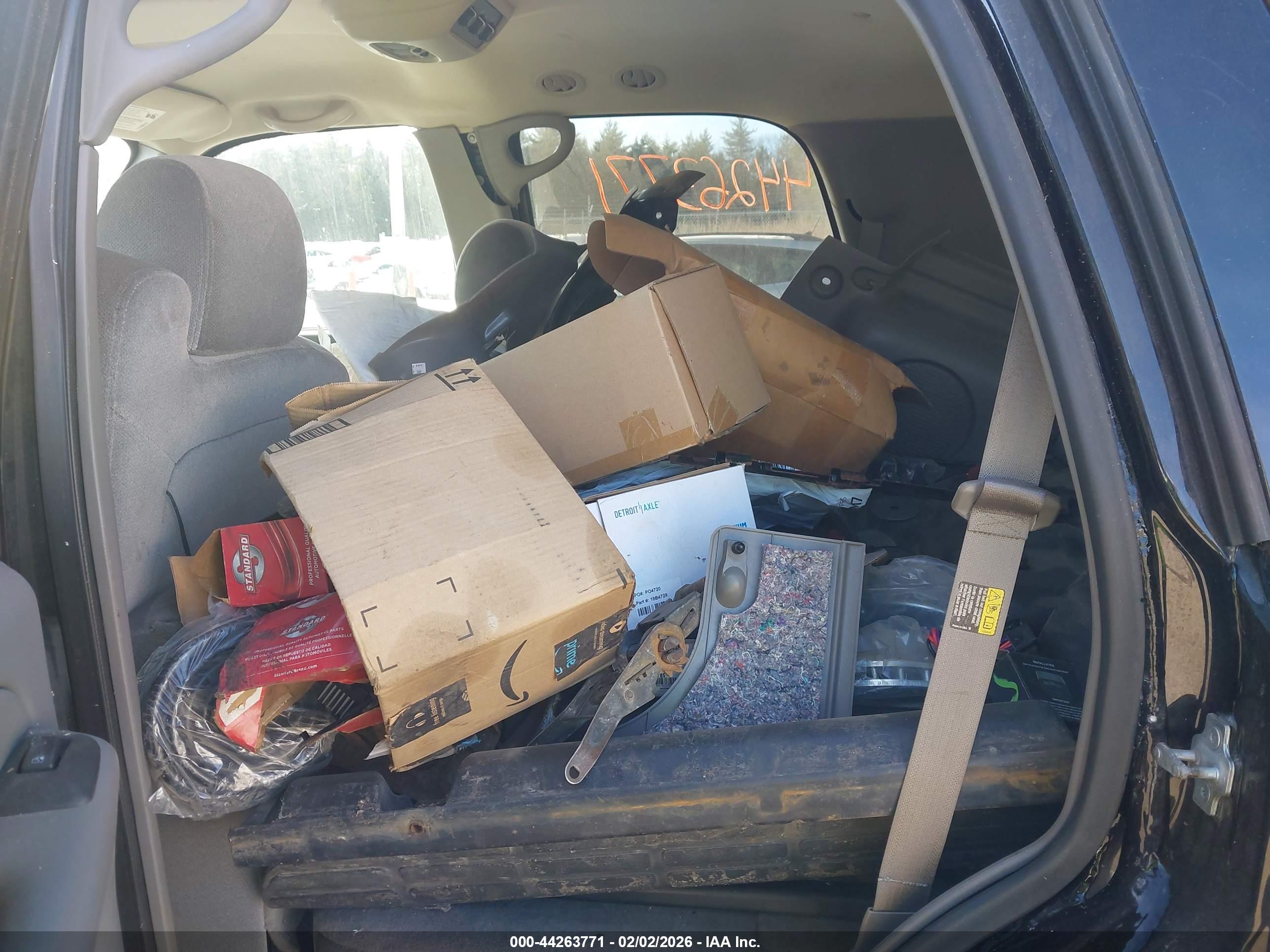 GMC YUKON image 8
