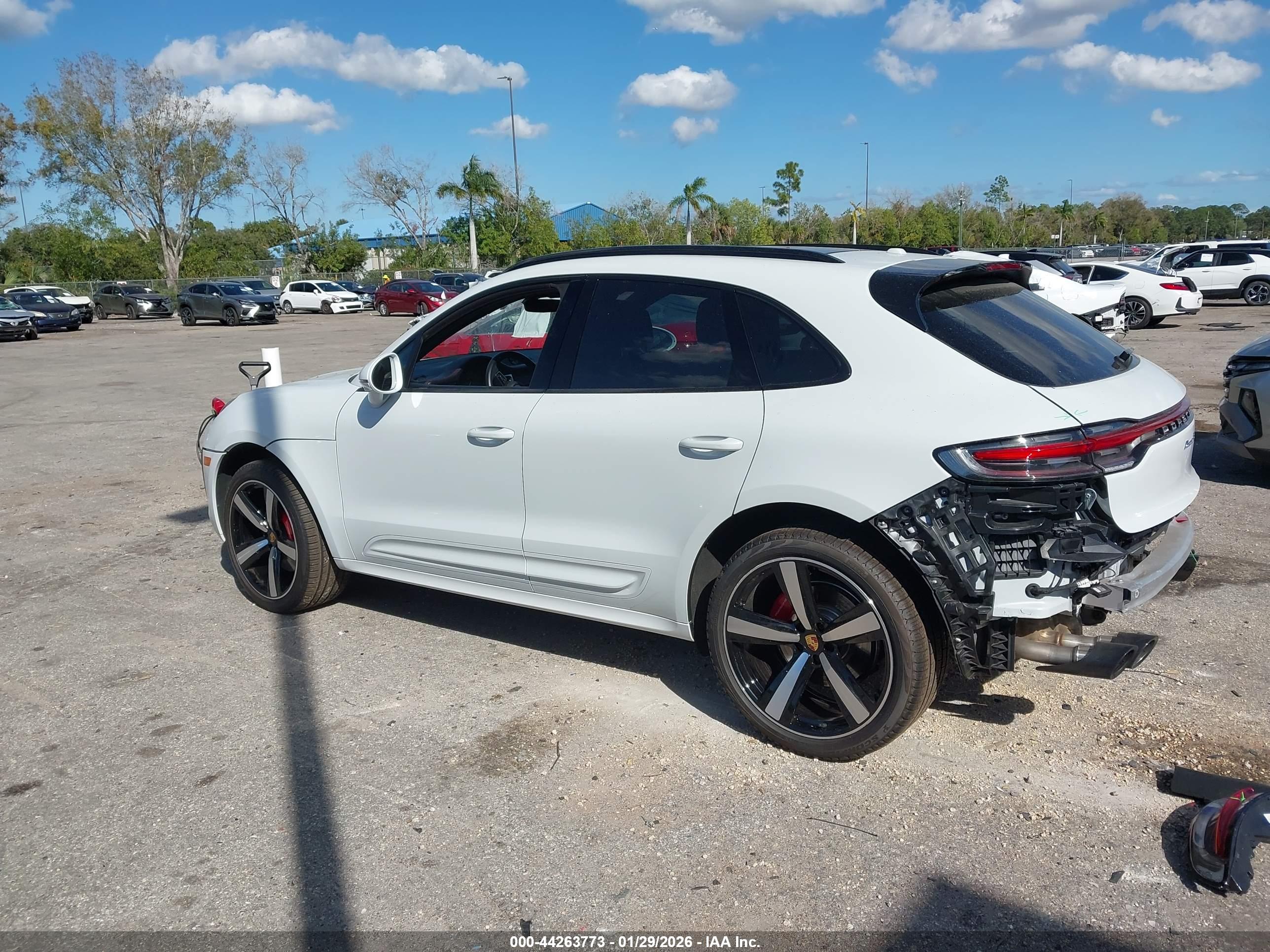 PORSCHE MACAN image 3