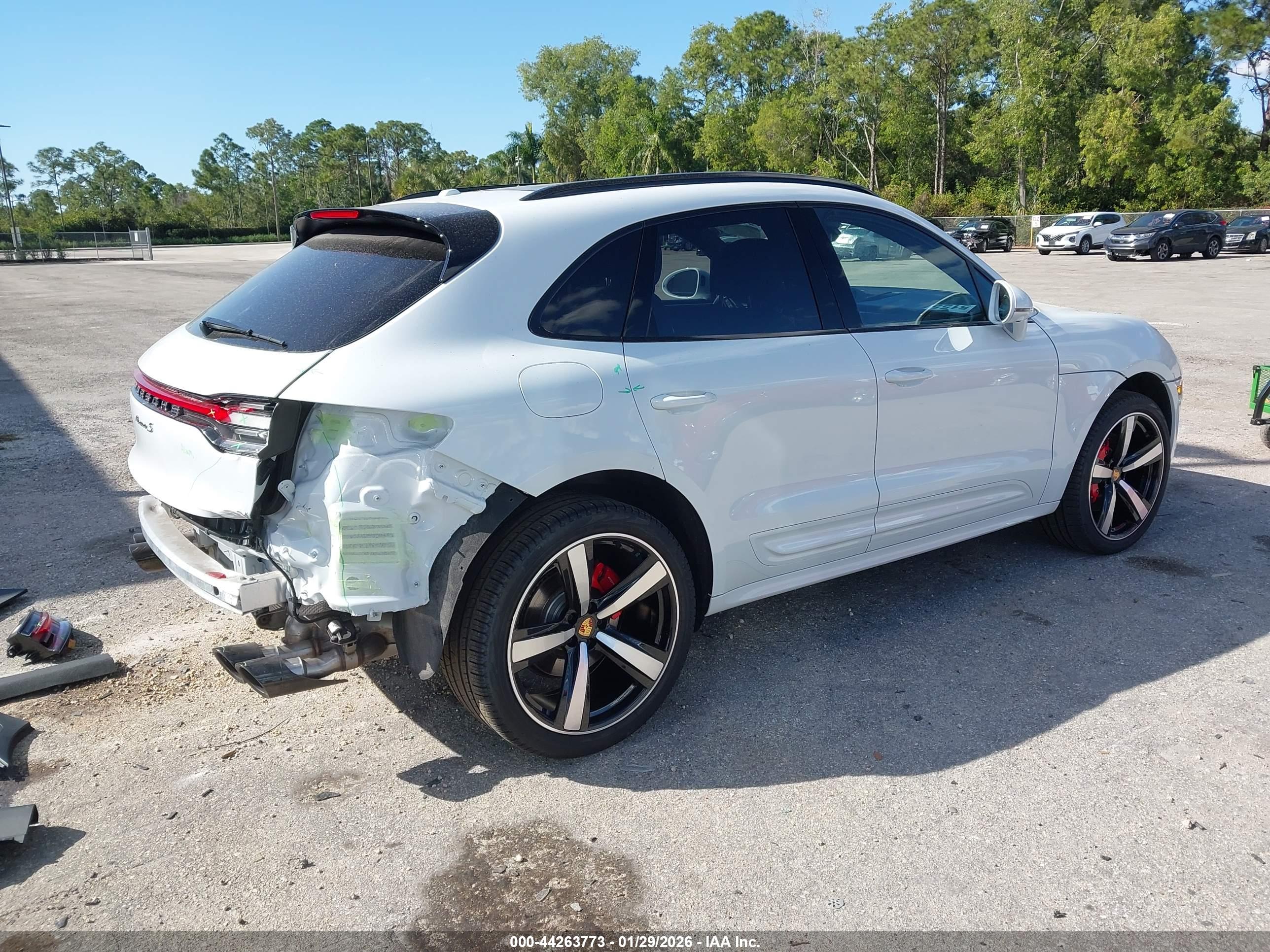 PORSCHE MACAN image 4