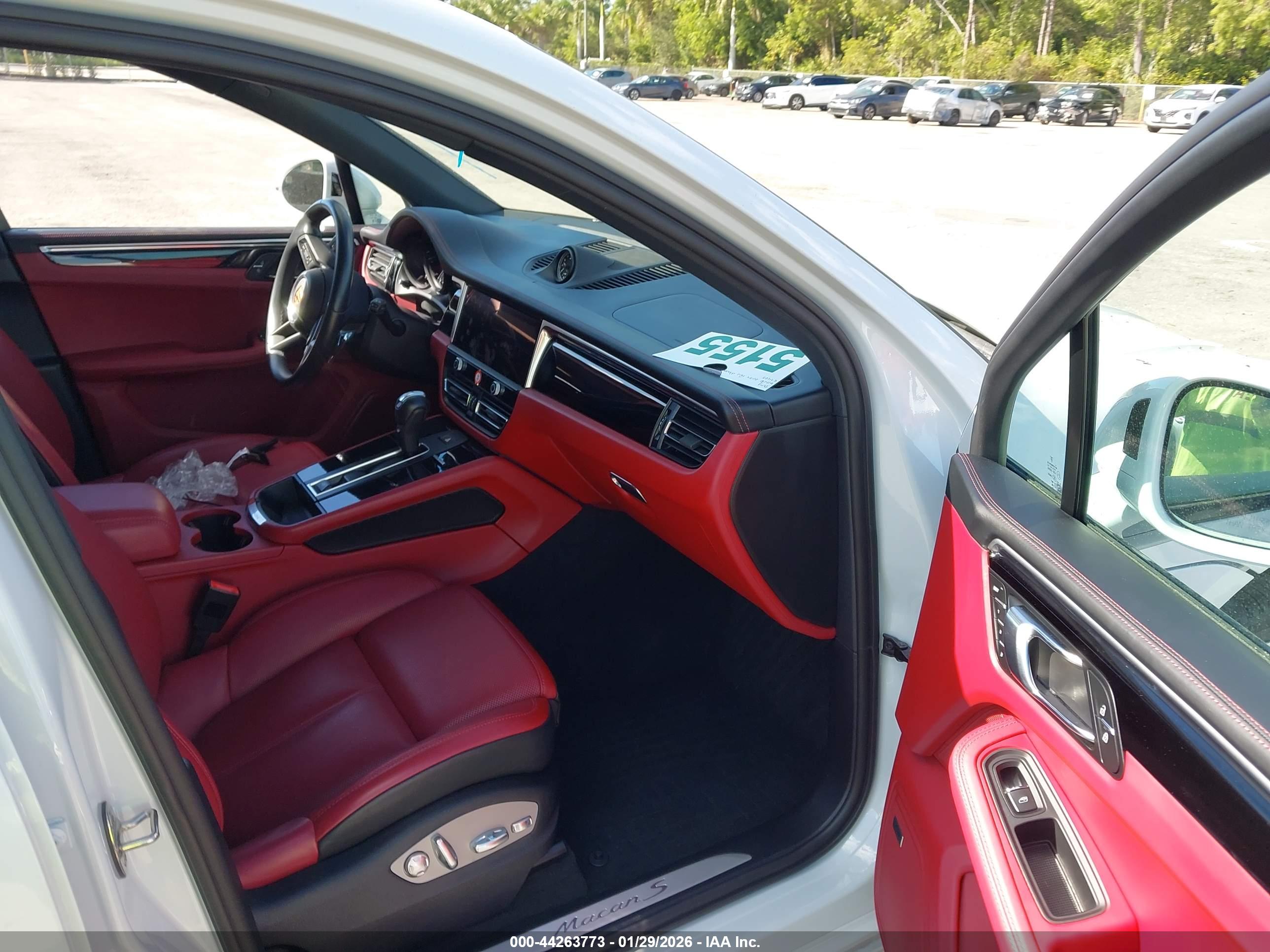 PORSCHE MACAN image 5