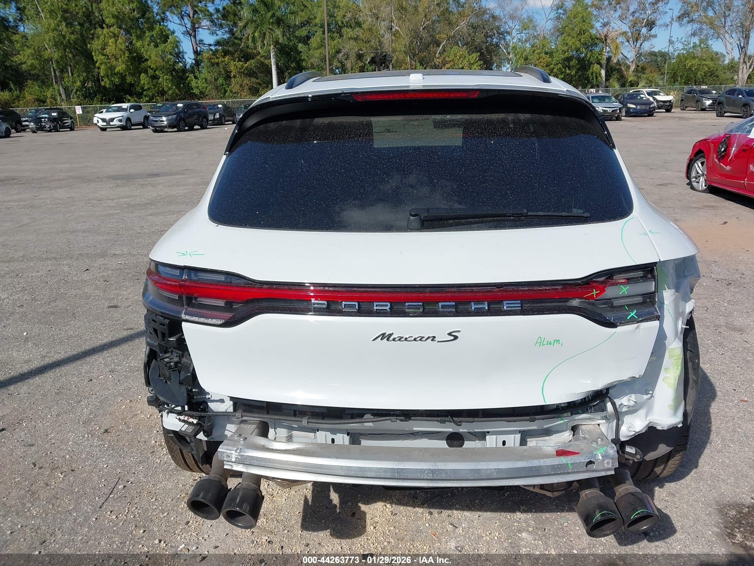 PORSCHE MACAN image 6