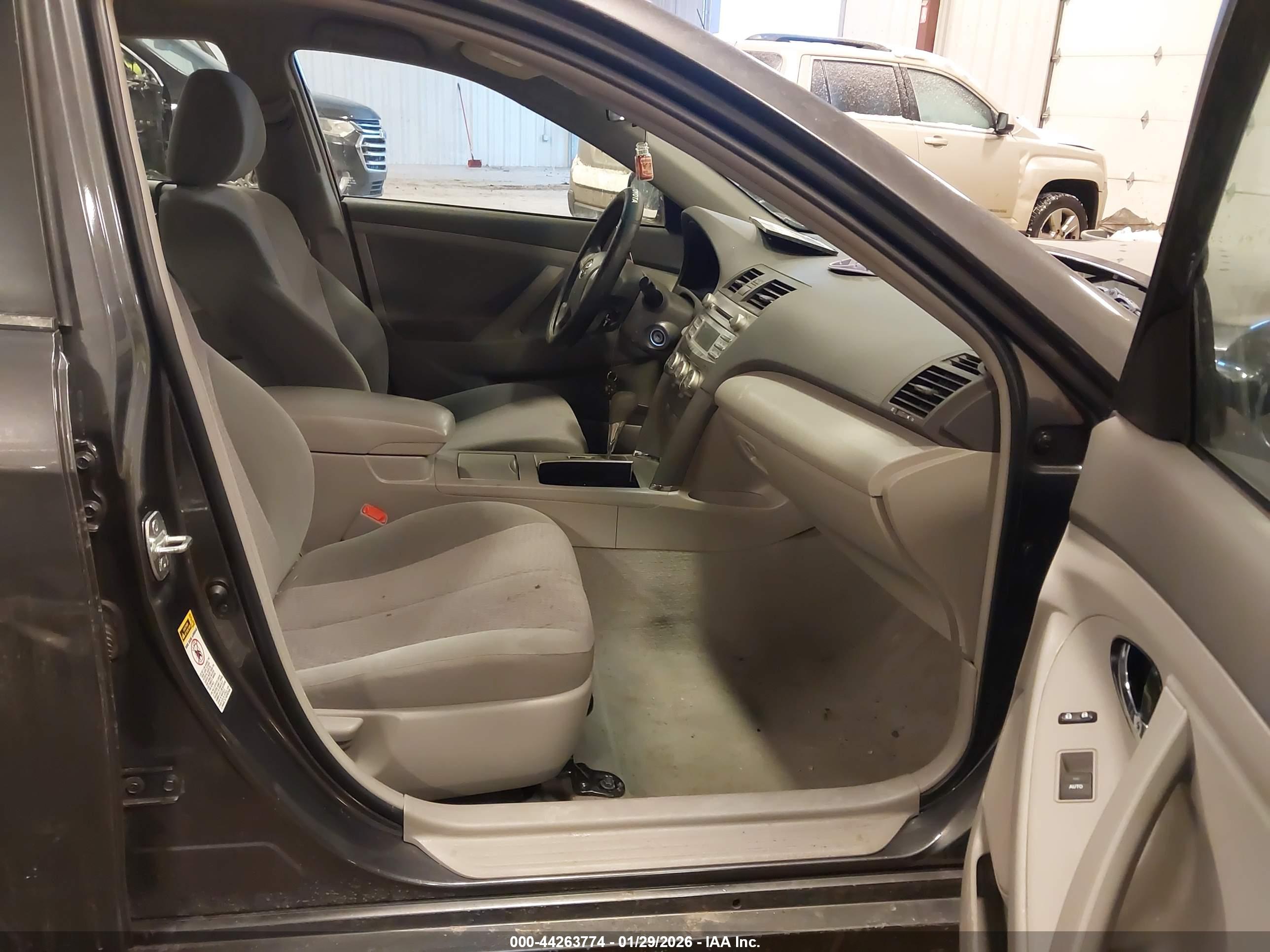 TOYOTA CAMRY image 5