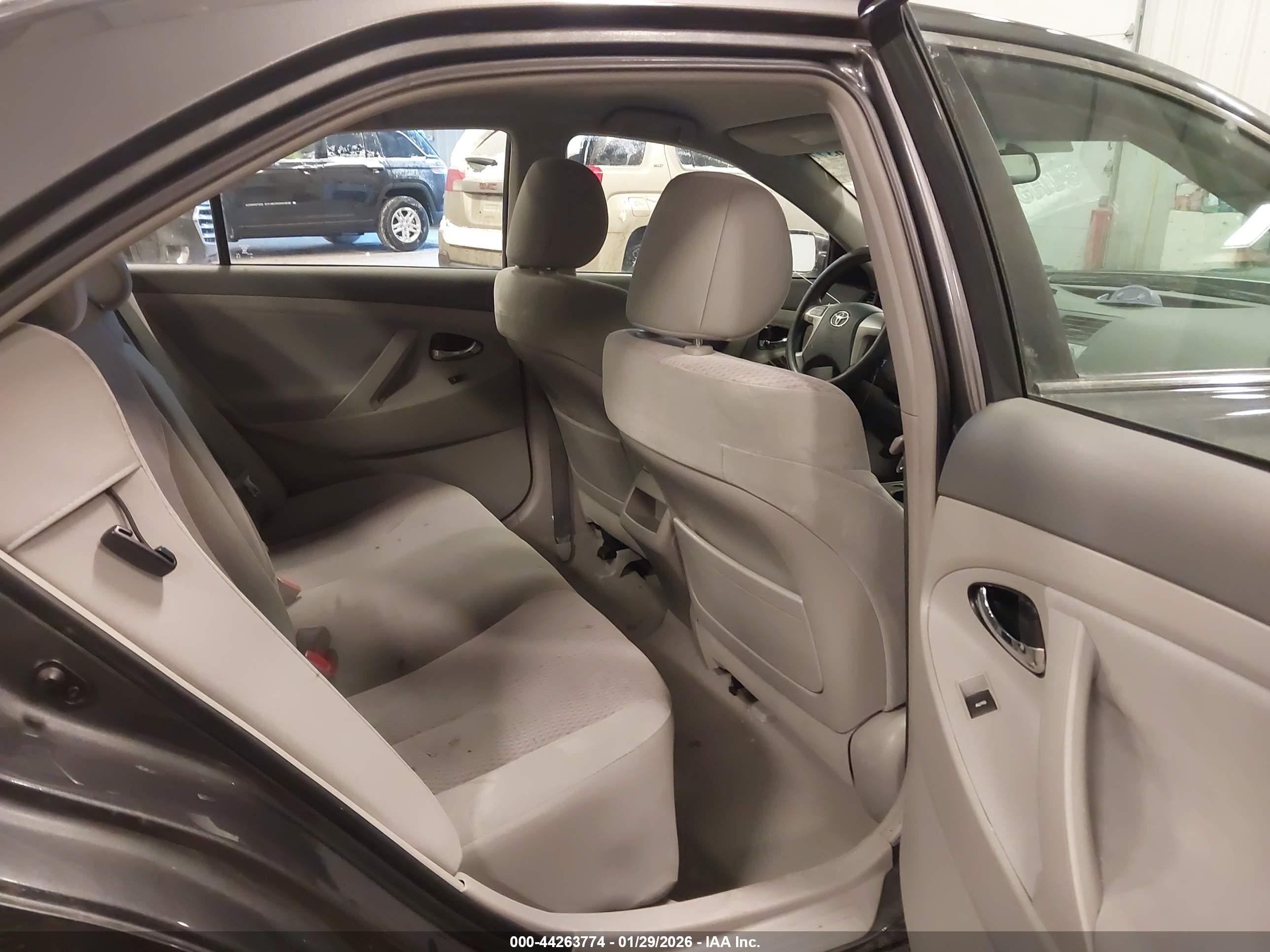 TOYOTA CAMRY image 8
