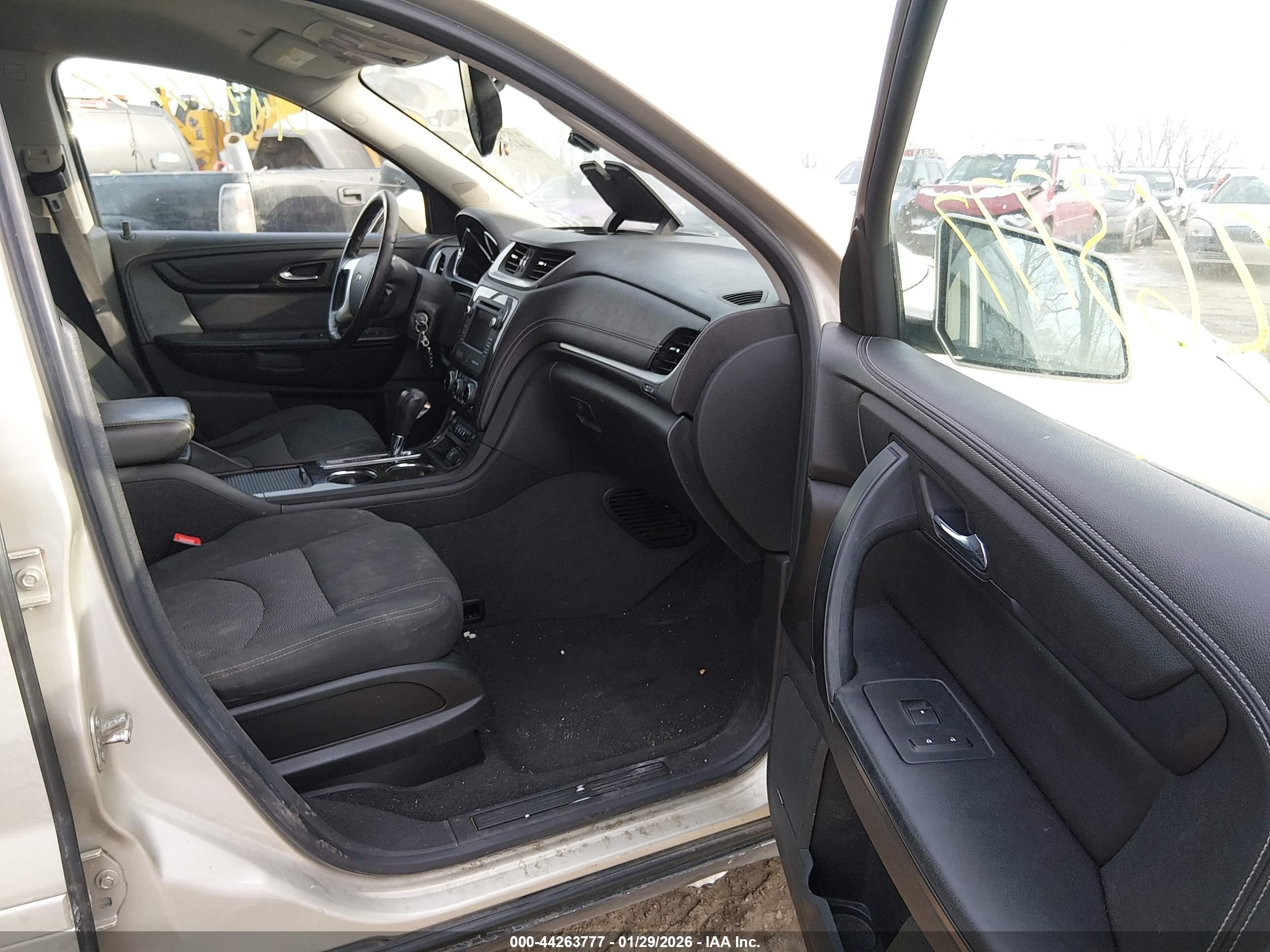 CHEVROLET TRAVERSE image 5
