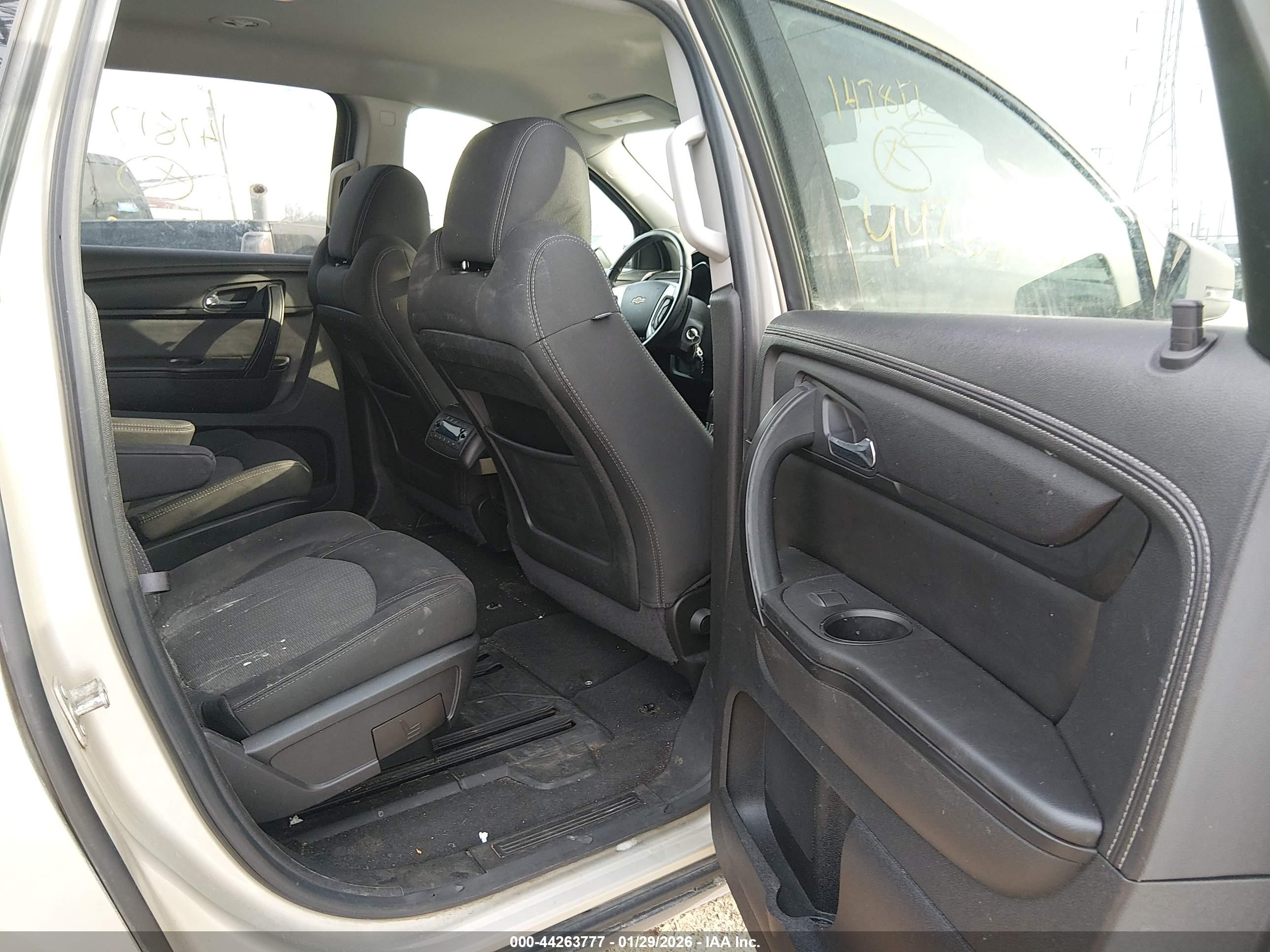 CHEVROLET TRAVERSE image 8