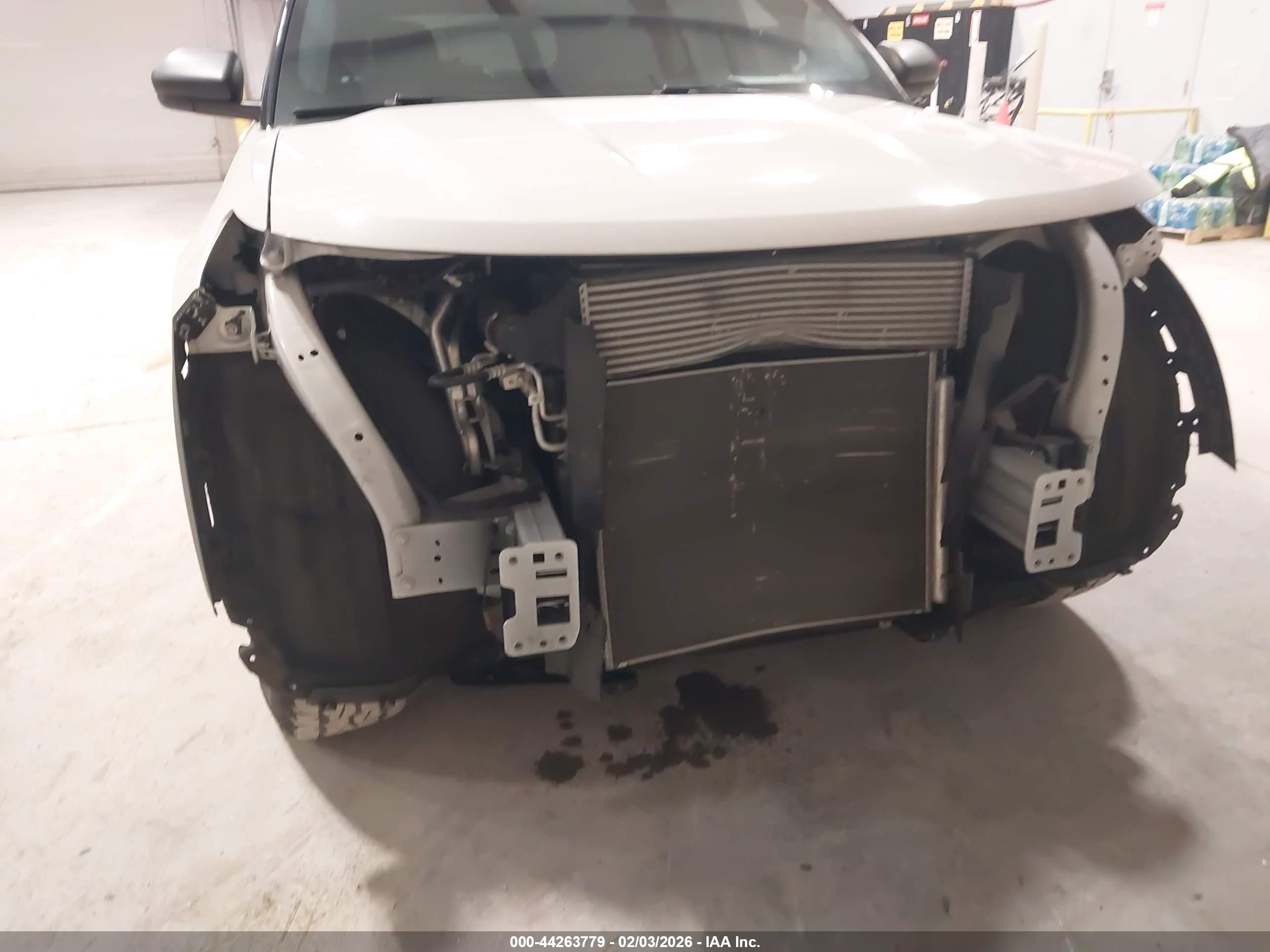 FORD EXPLORER image 6