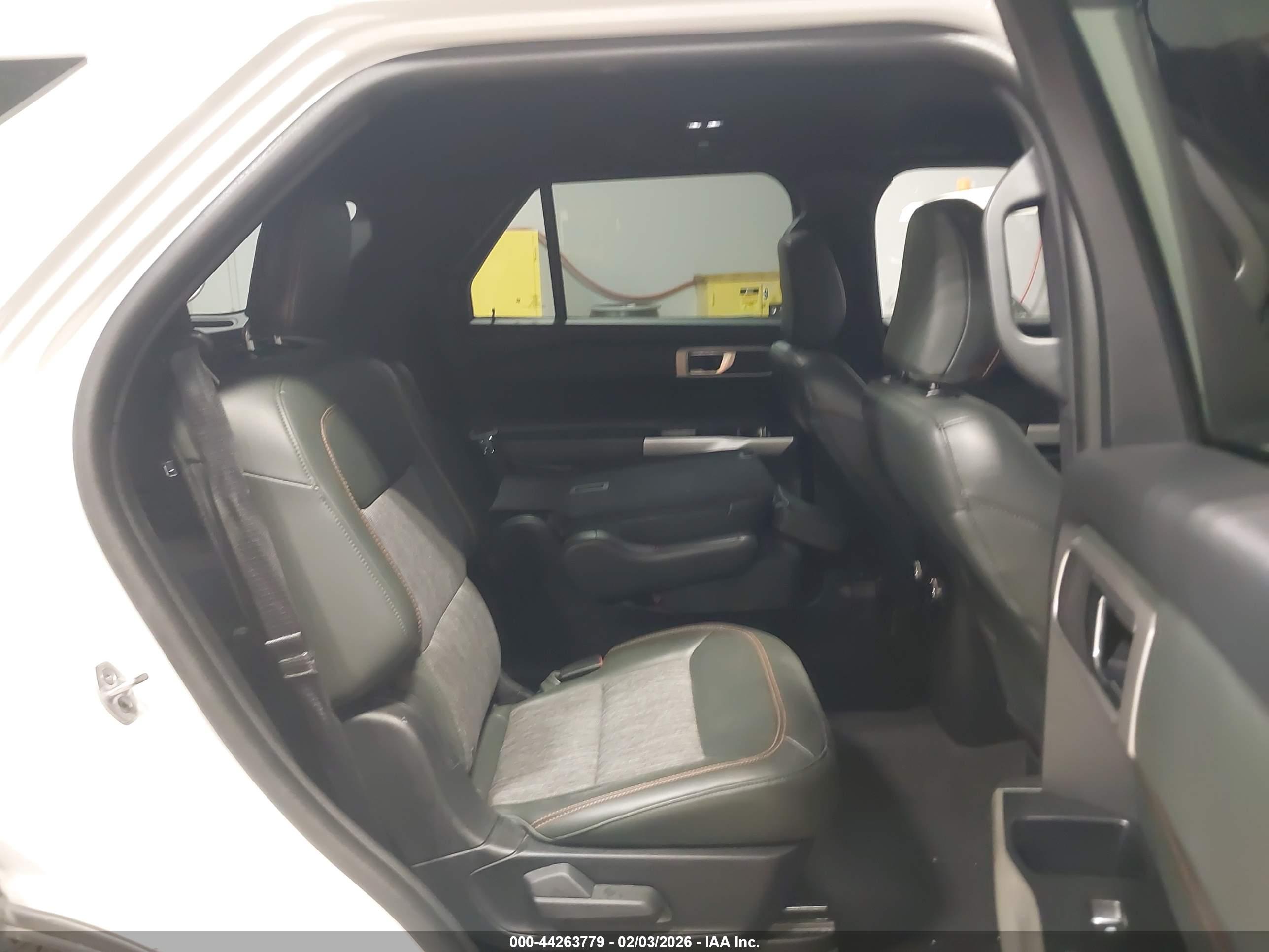 FORD EXPLORER image 8