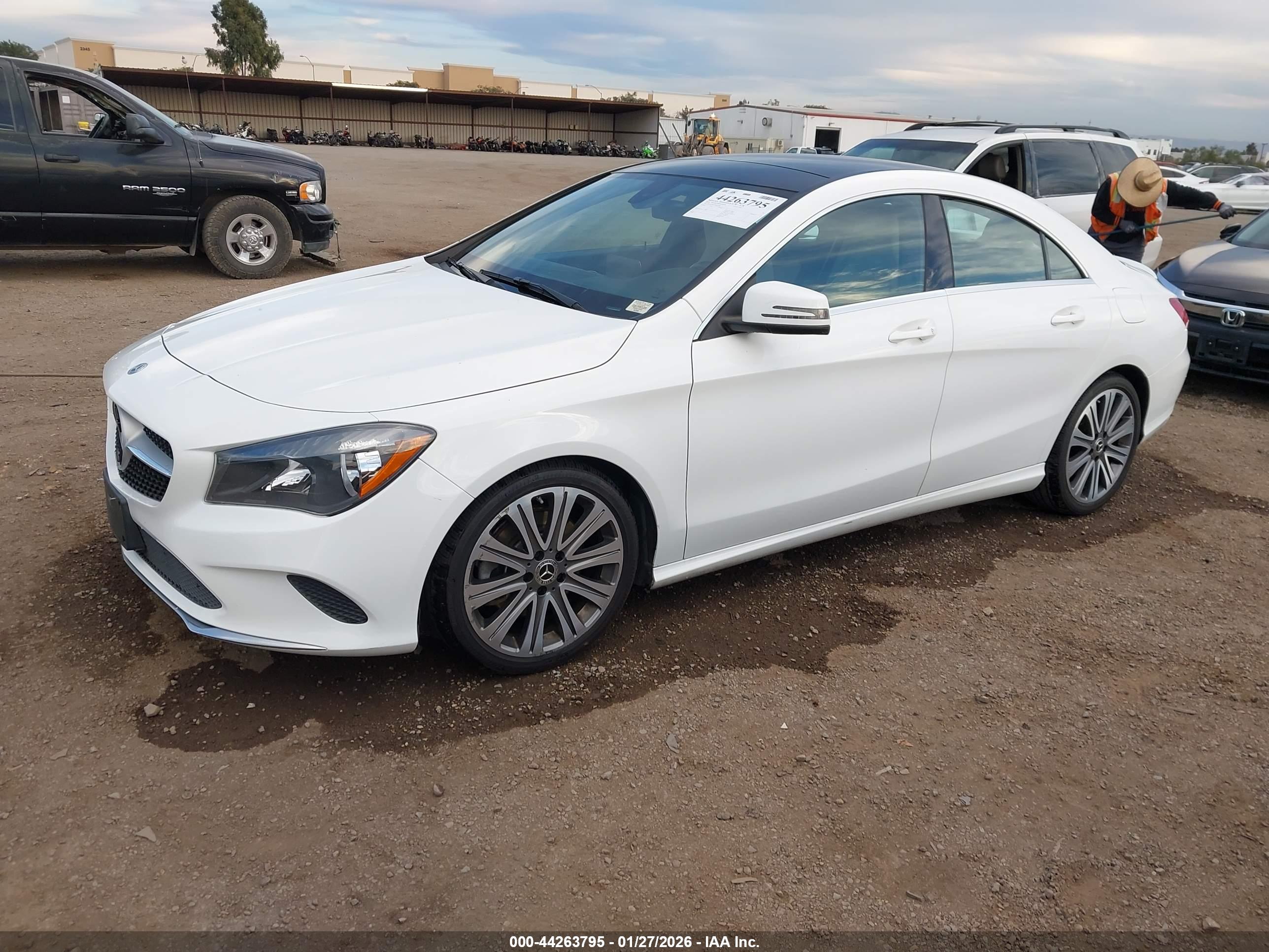 MERCEDES-BENZ CLA image 2