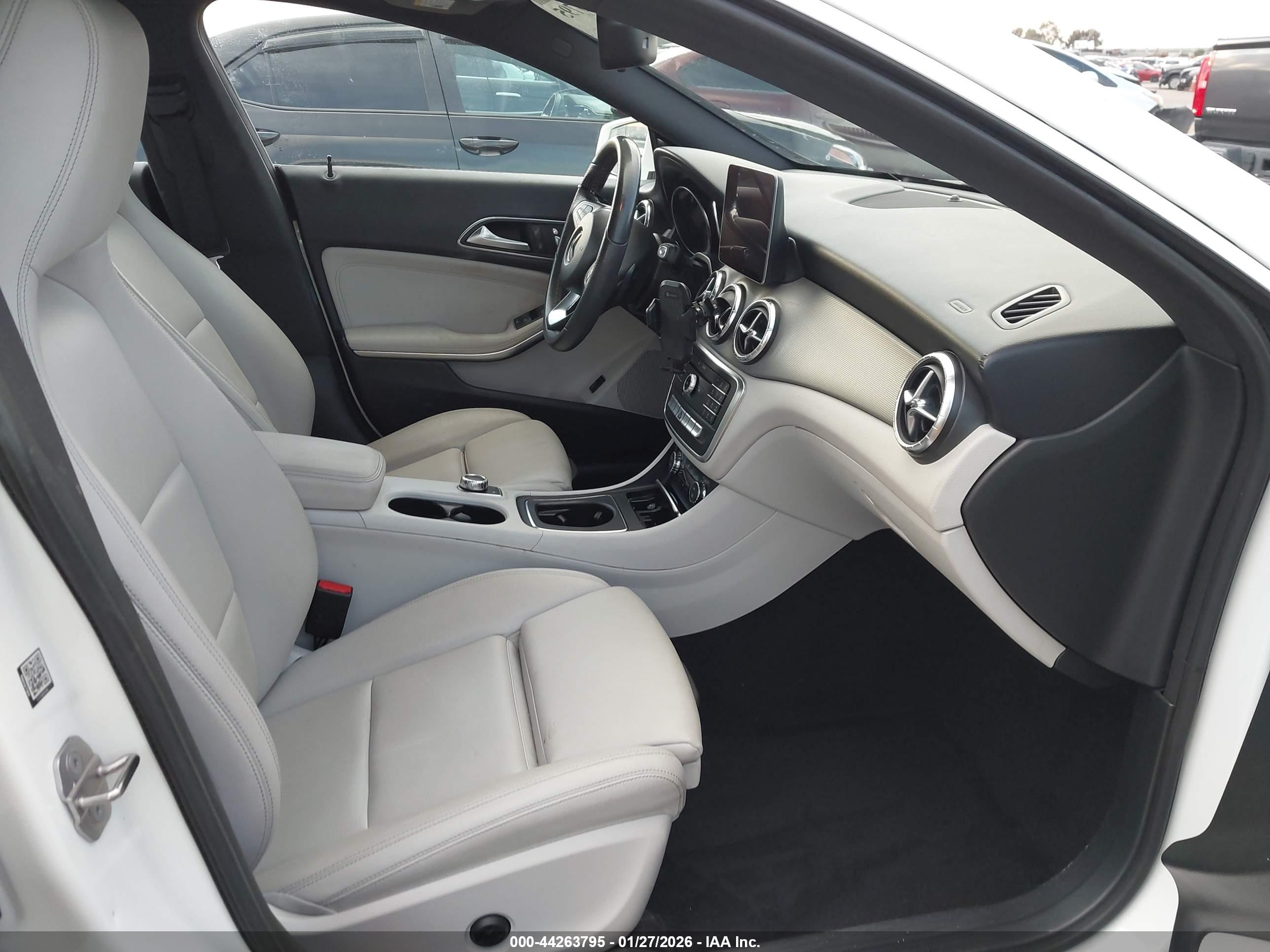 MERCEDES-BENZ CLA image 5