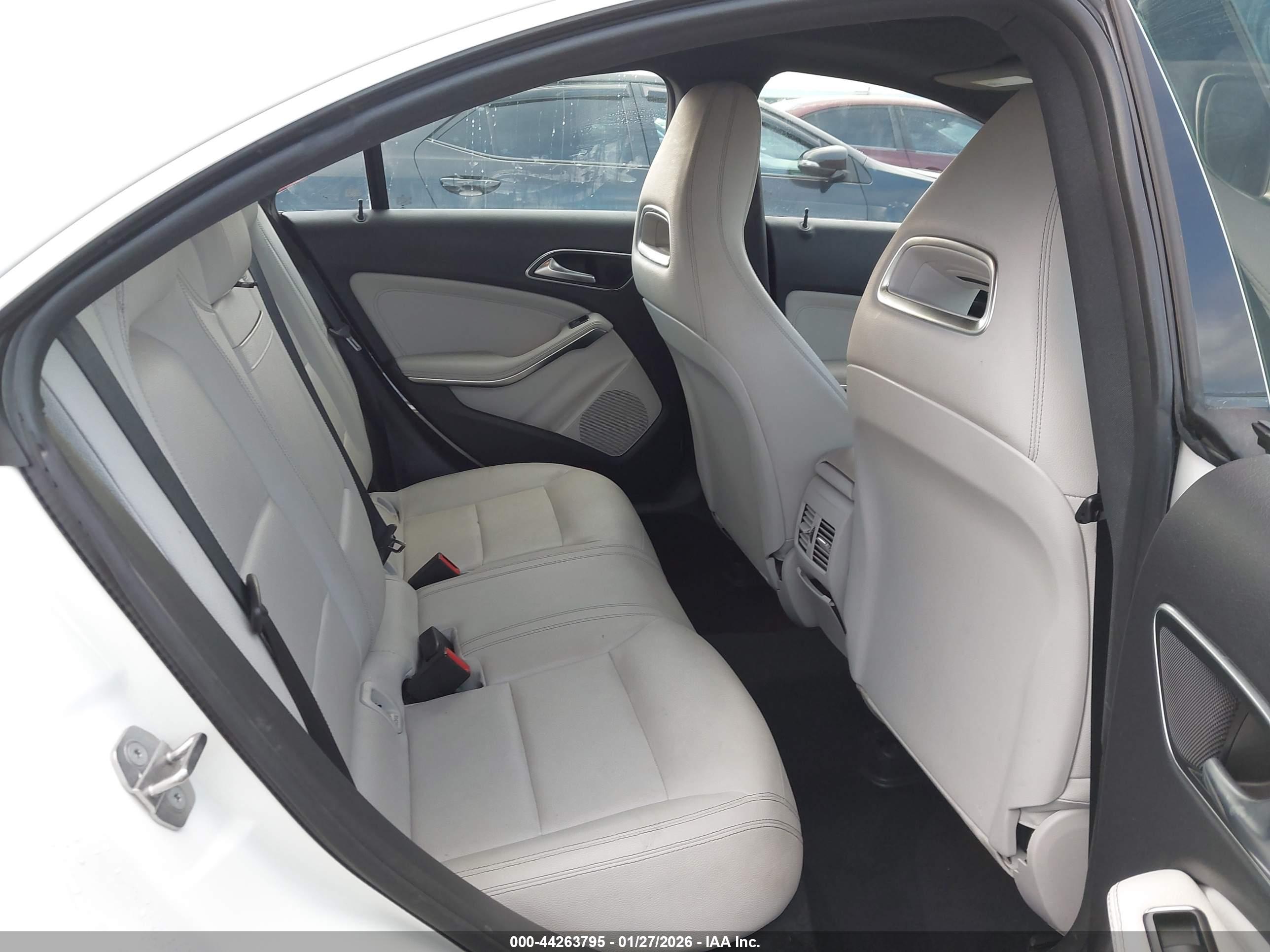 MERCEDES-BENZ CLA image 8