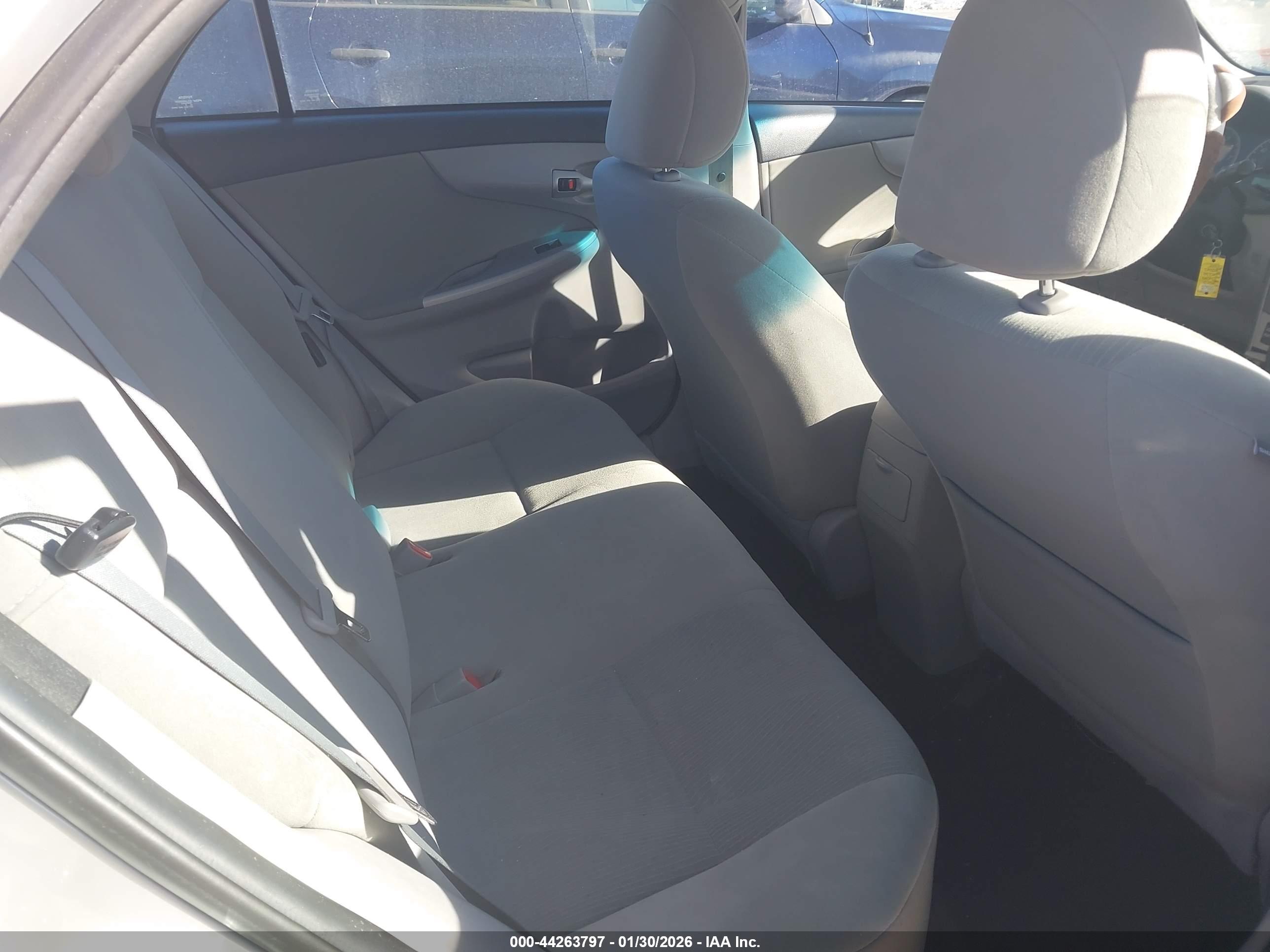 TOYOTA COROLLA image 8