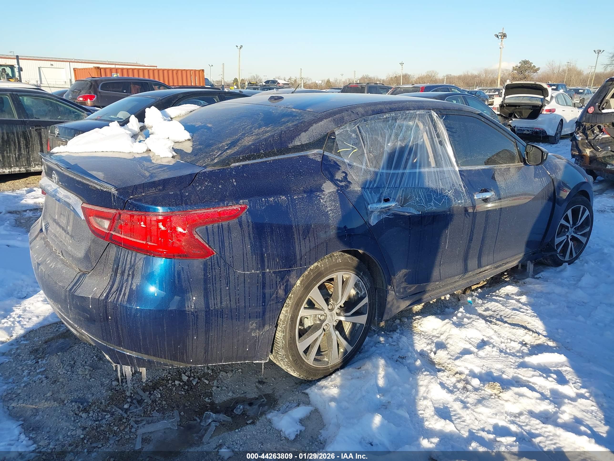 NISSAN MAXIMA image 4