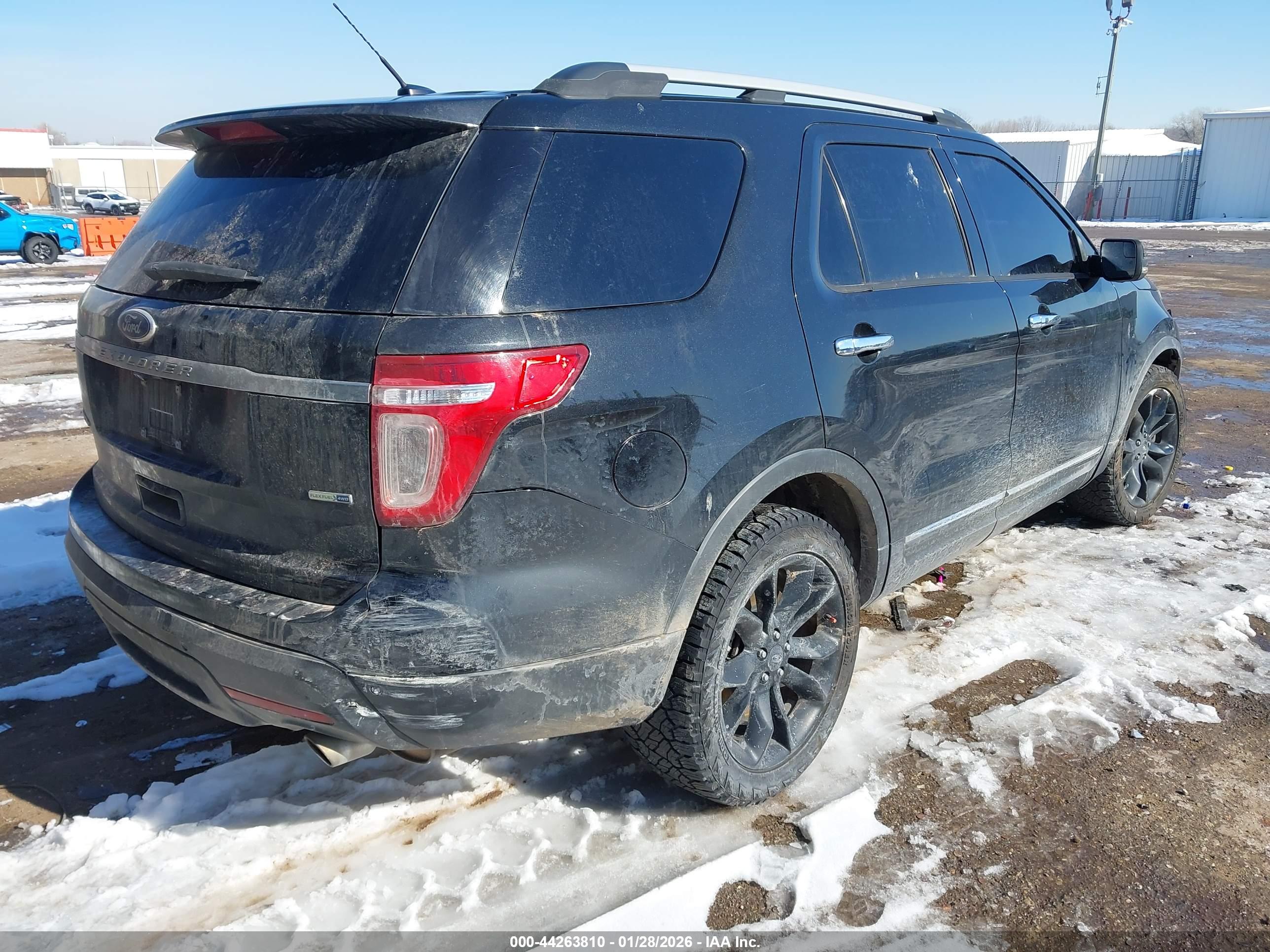 FORD EXPLORER image 4