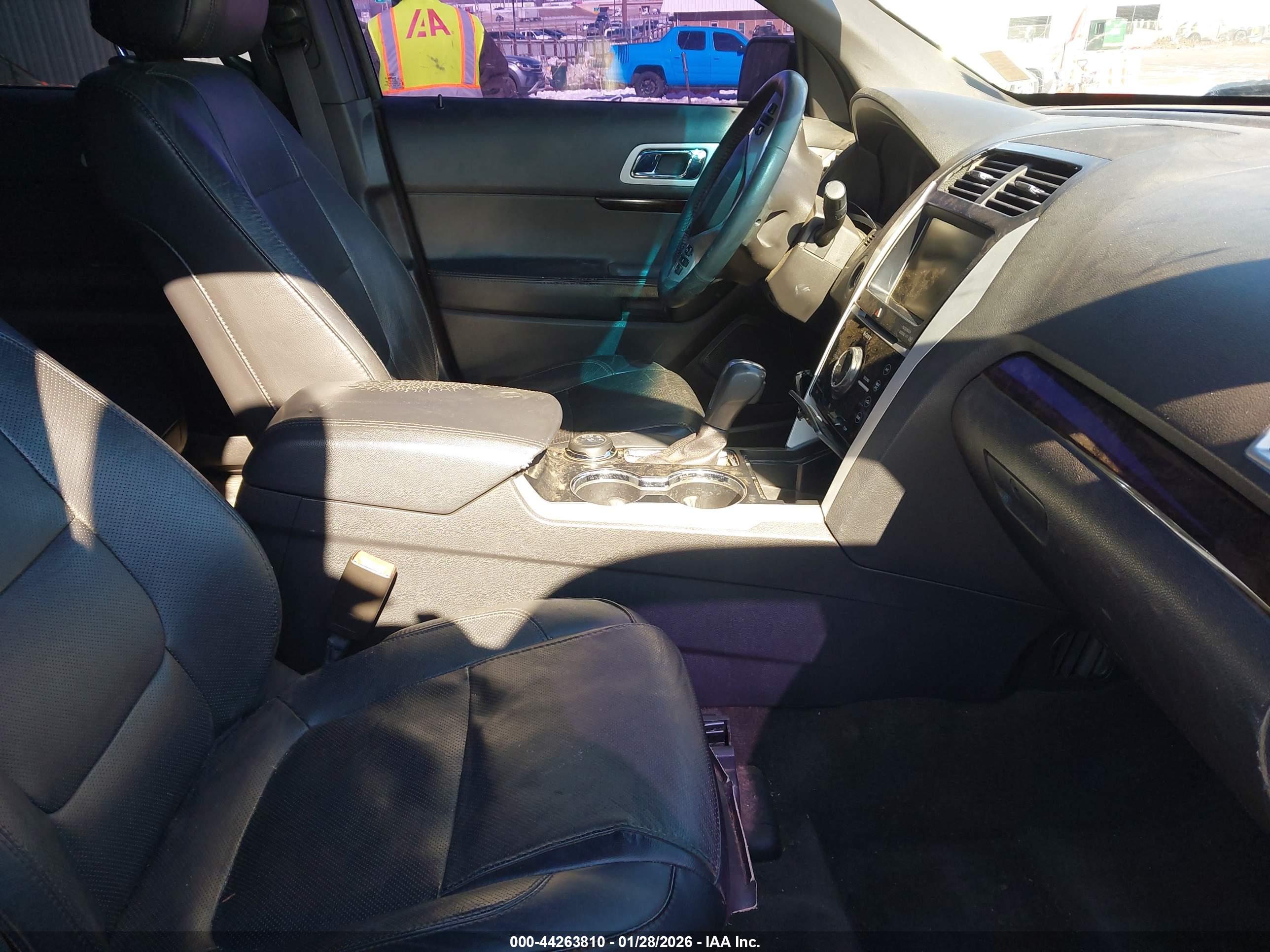 FORD EXPLORER image 5