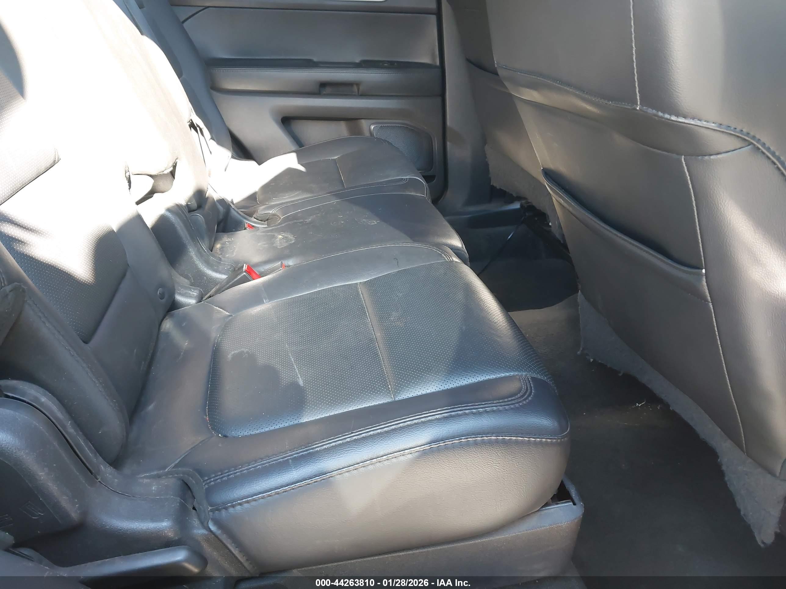 FORD EXPLORER image 8