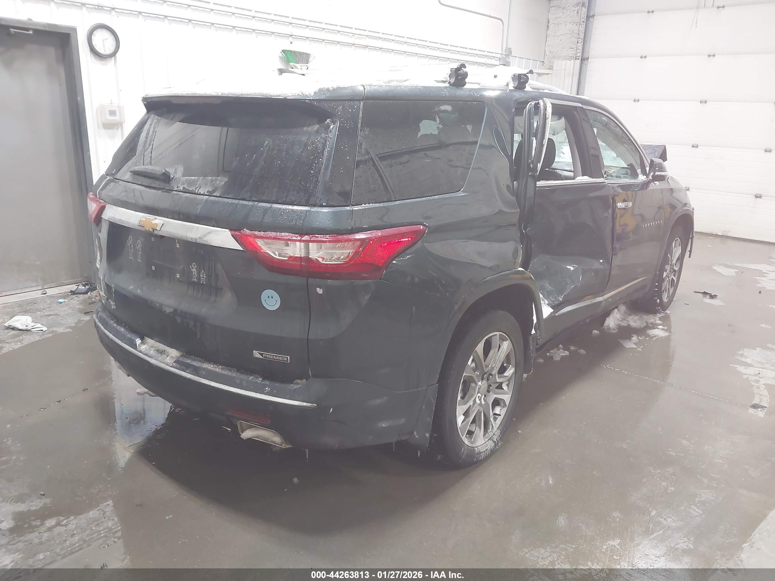 CHEVROLET TRAVERSE image 4