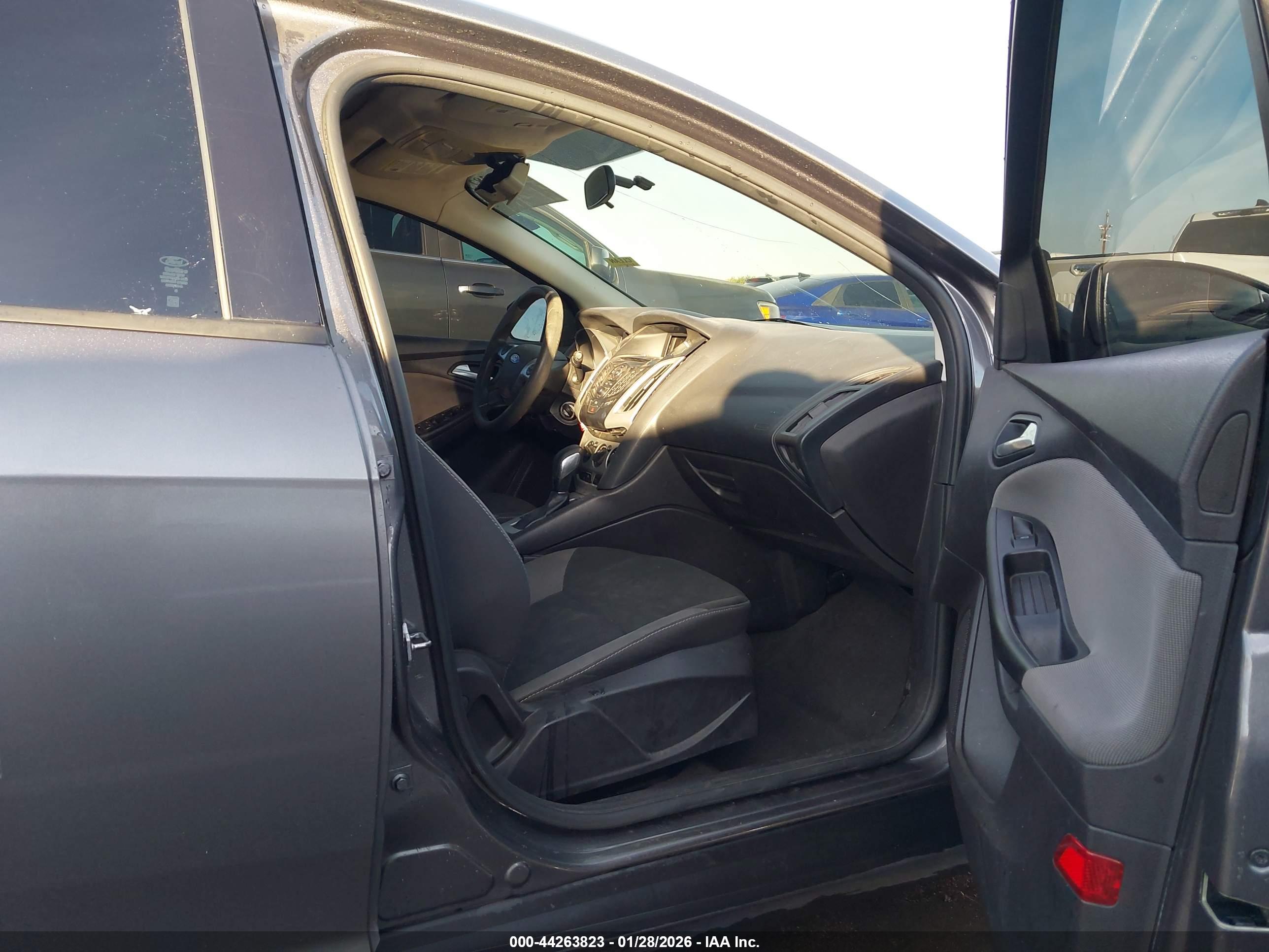 FORD FOCUS image 5