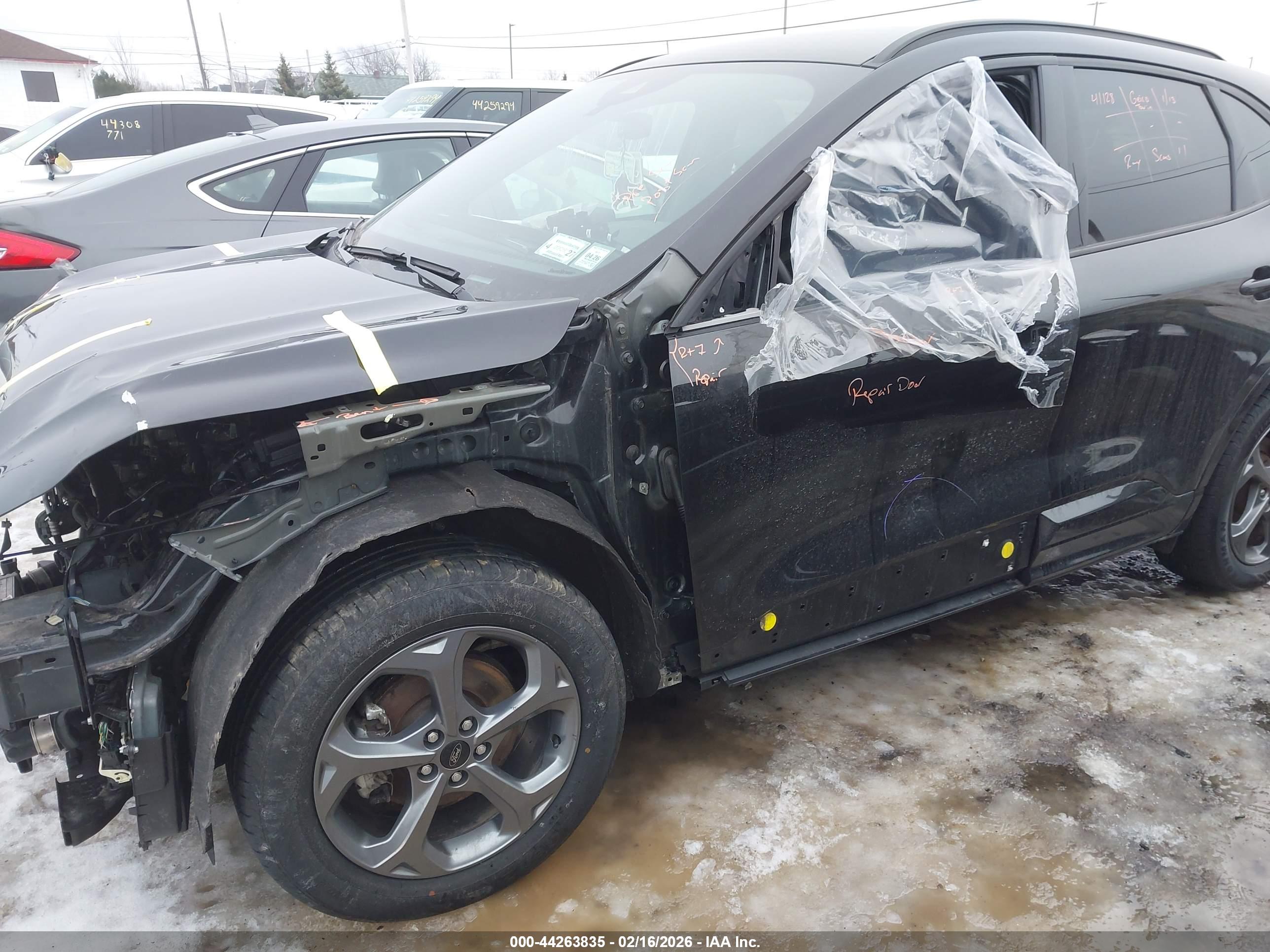 FORD ESCAPE image 6