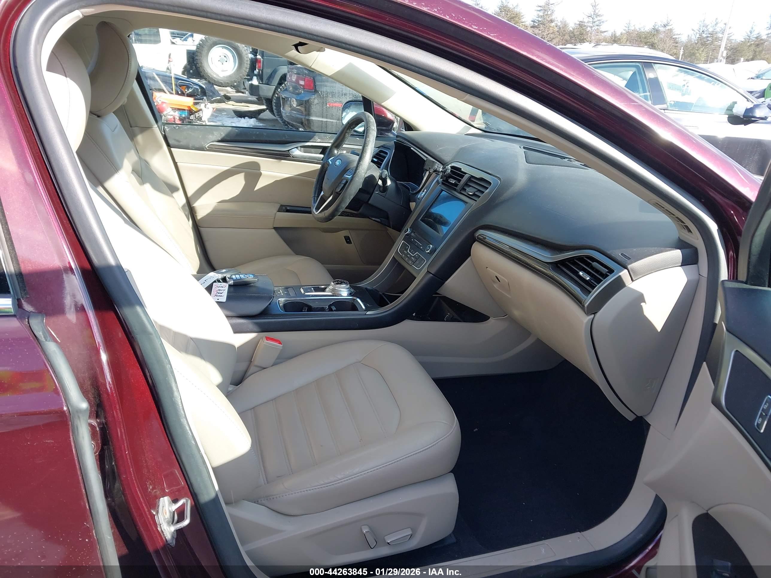 FORD FUSION image 5