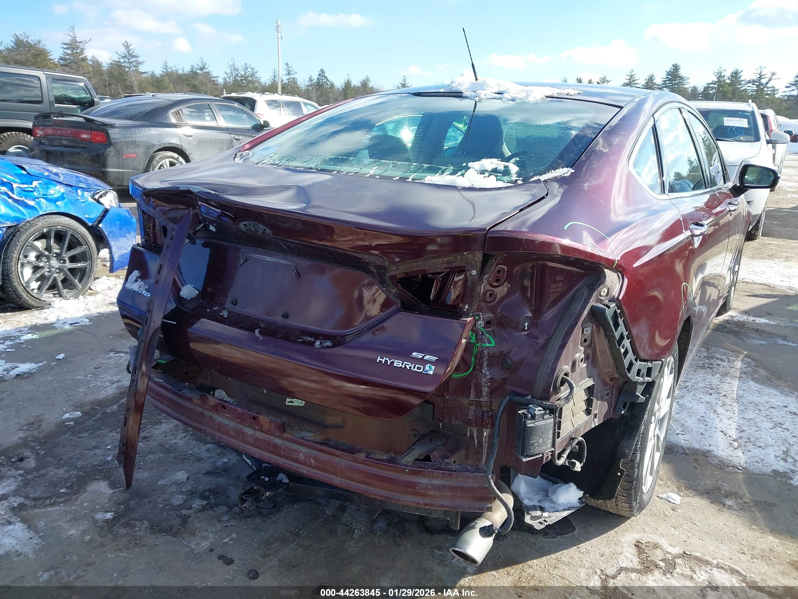 FORD FUSION image 6