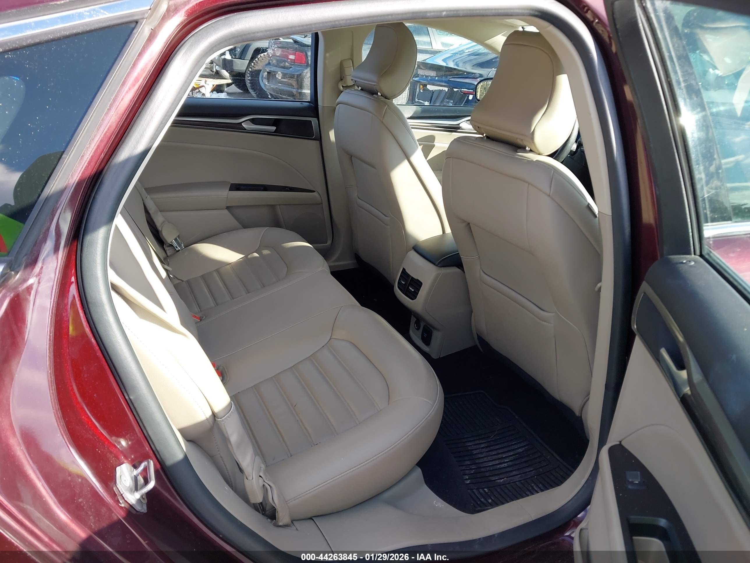 FORD FUSION image 8